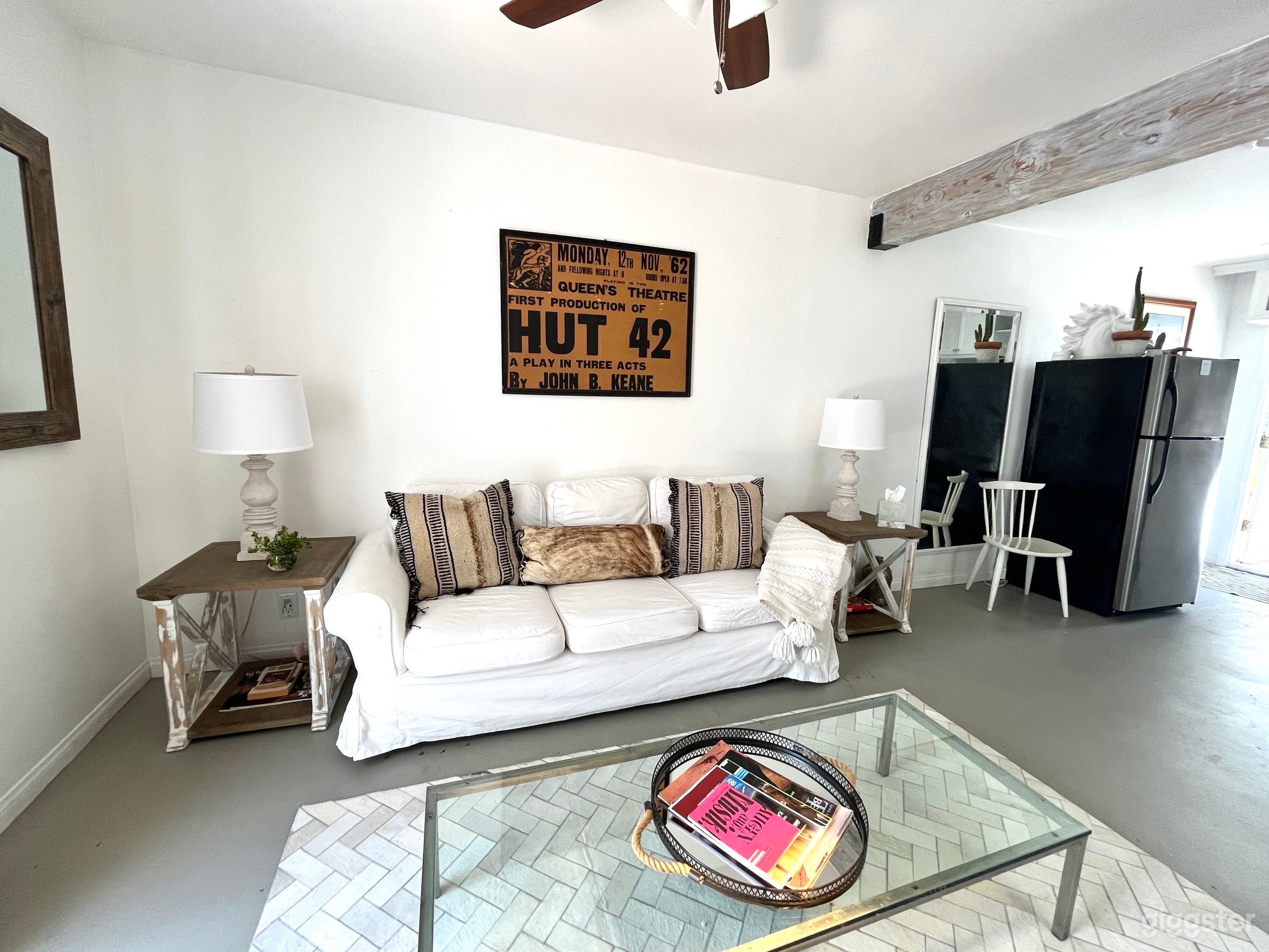 Modern Guest House Studio Apartment With Patio Photo 2