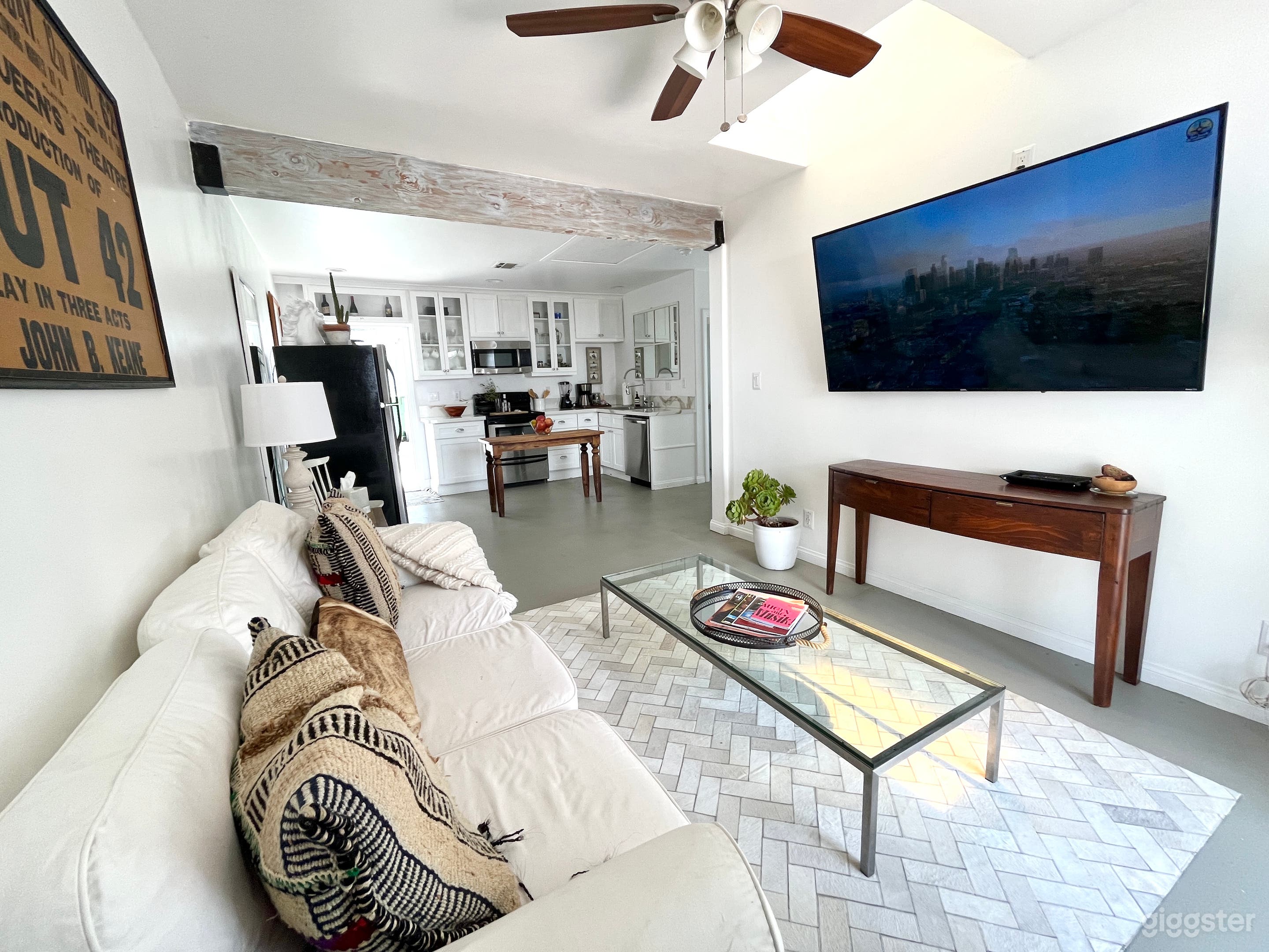 Modern Guest House Studio Apartment With Patio Photo 1