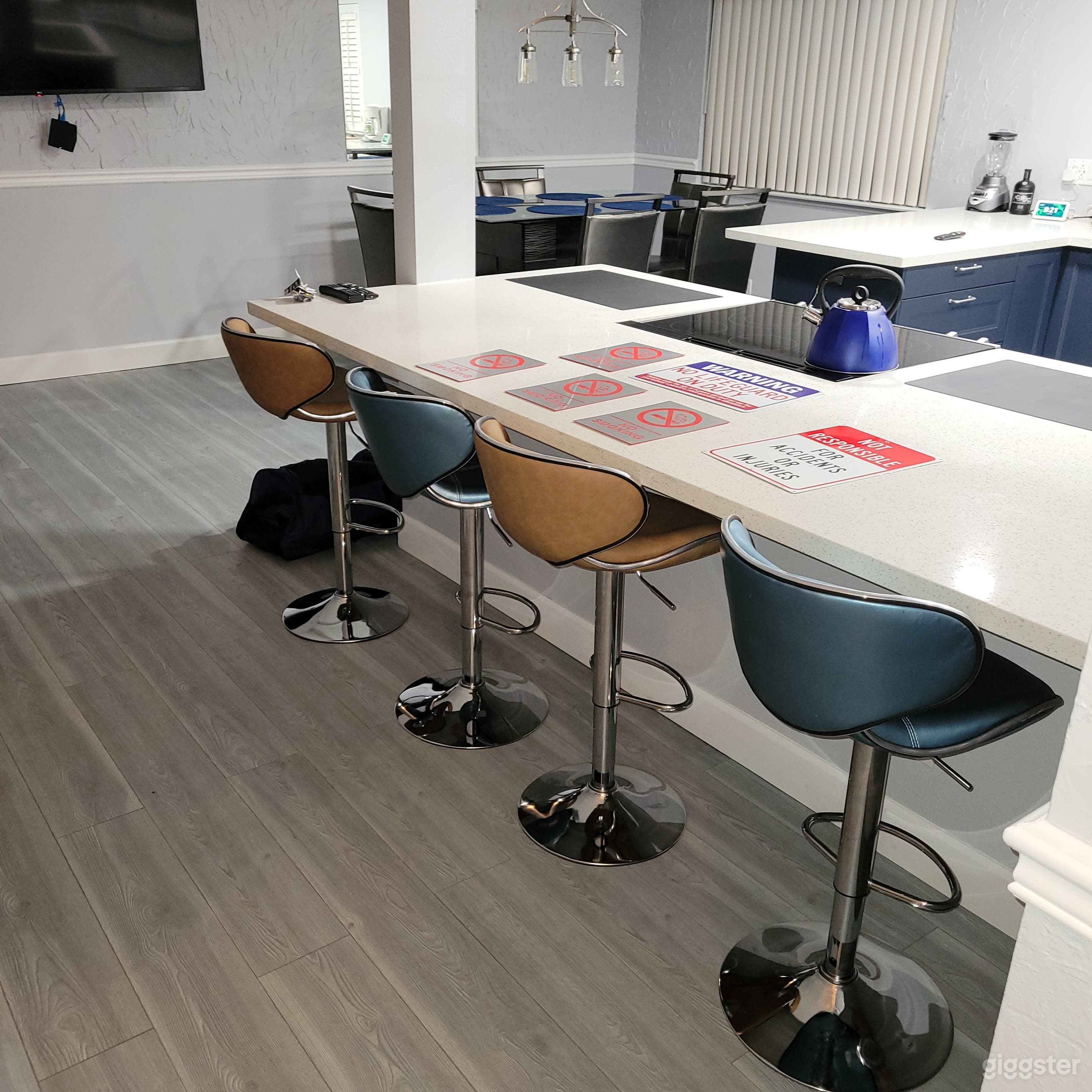 Large island for more dinning 