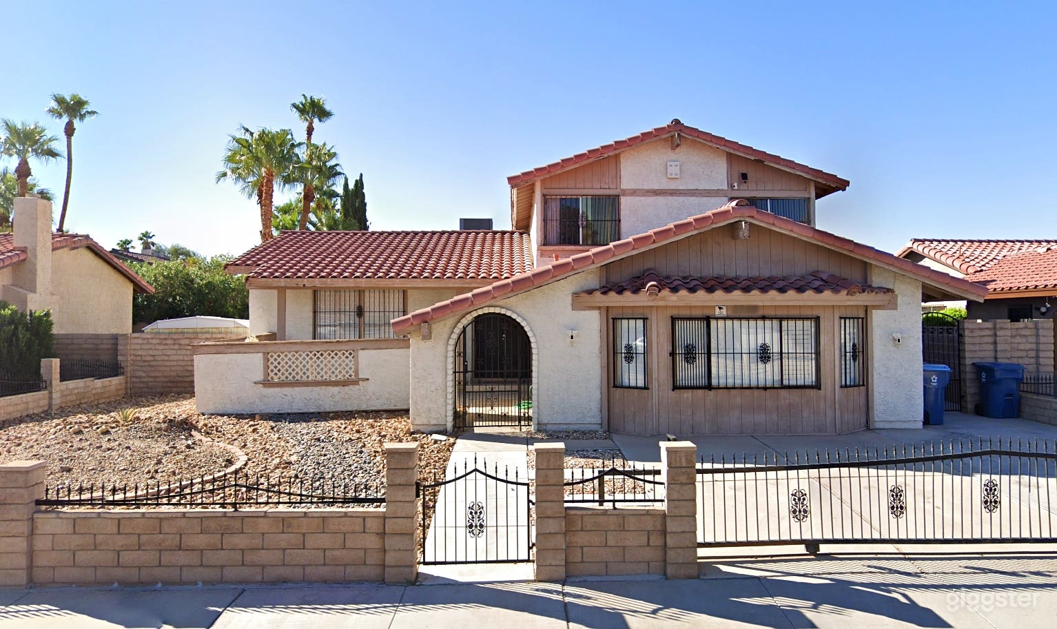 3-Storey Las Vegas Home with Pool/Jacuzzi Photo 1