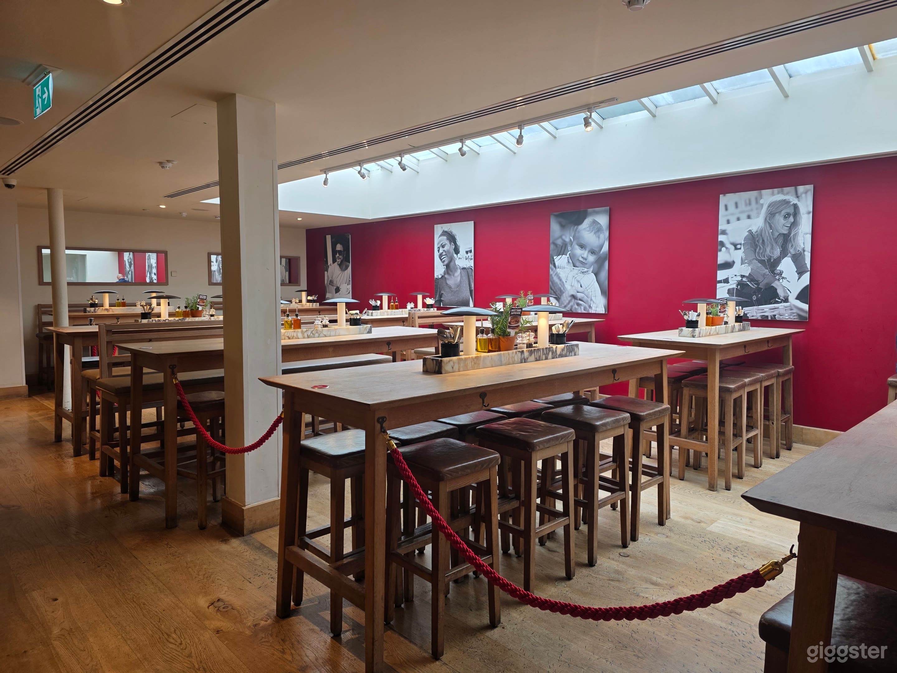 First Floor Sky Light with Stylish Setting Photo 2