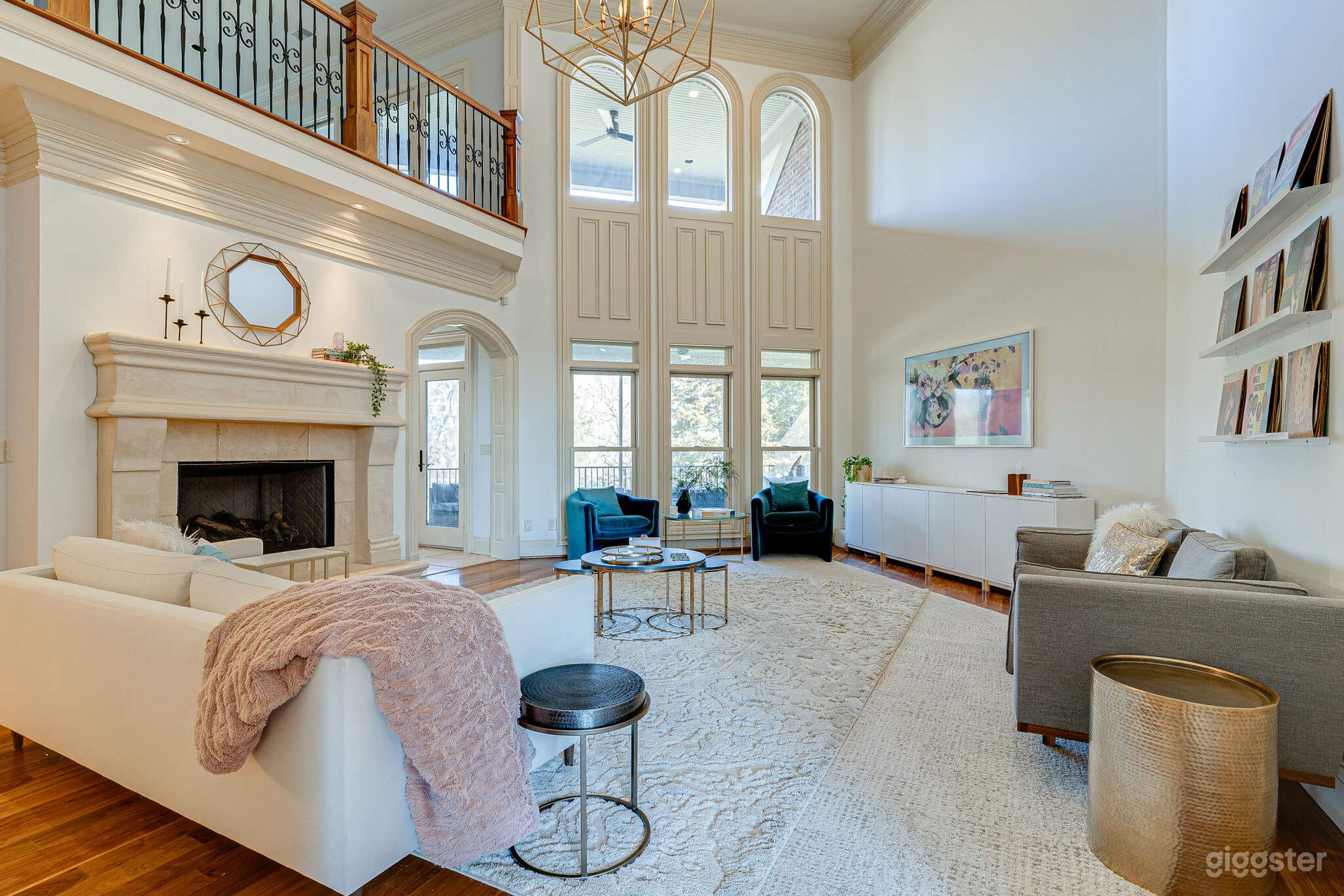 Lux Private Estate on 7 Acres Surrounded by Trees Photo 1