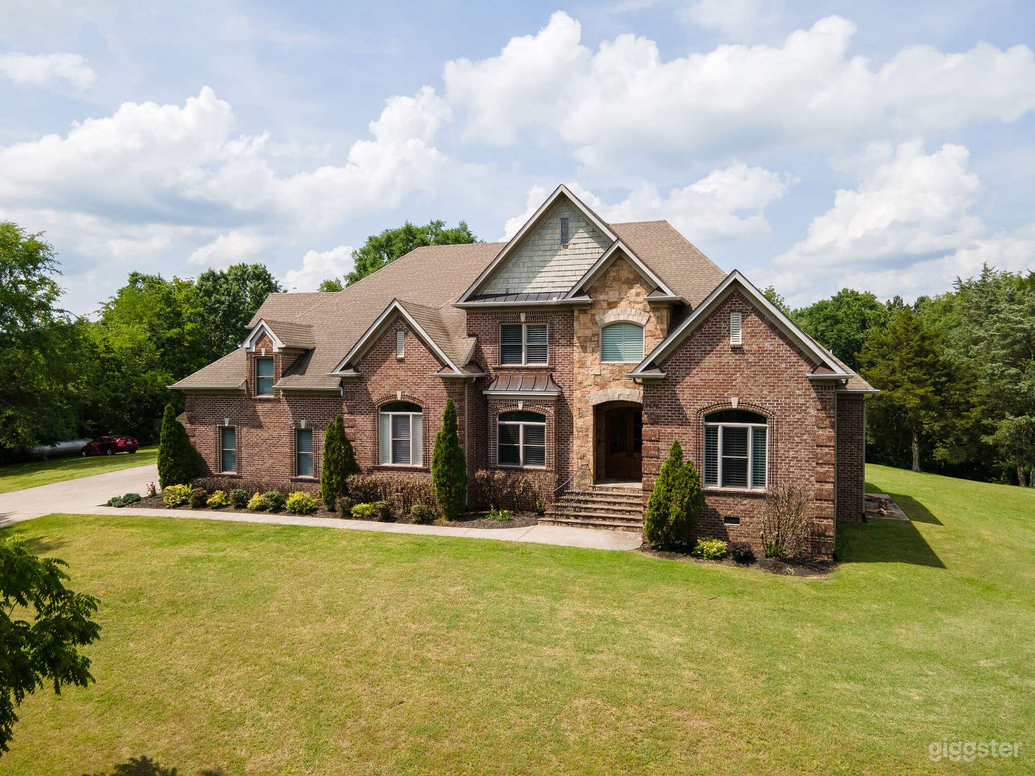 Lux Private Estate on 7 Acres Surrounded by Trees Photo 2