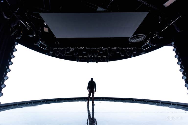  Production Studio w/ Available XR Stage 