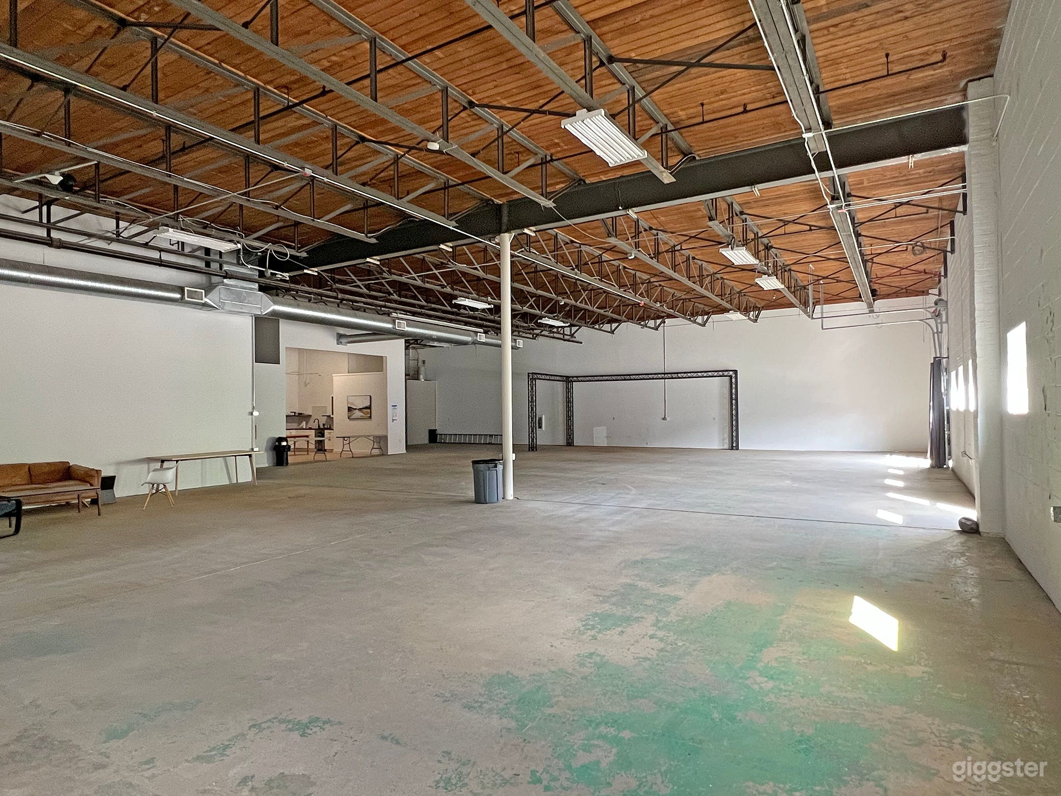 Urban Industrial Studio (A &amp; B) Photo 3