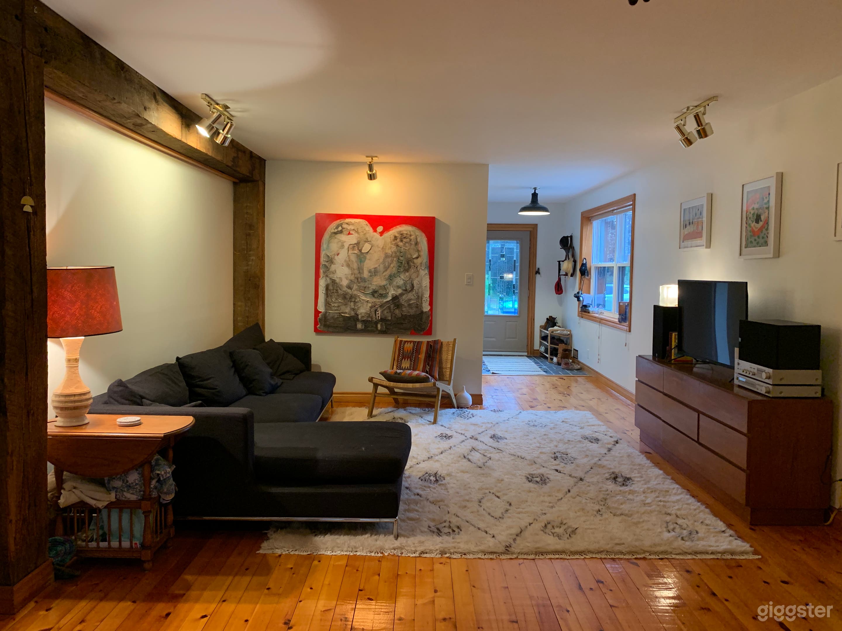 Bright And Spacious Rustic Modern Home  Photo 1