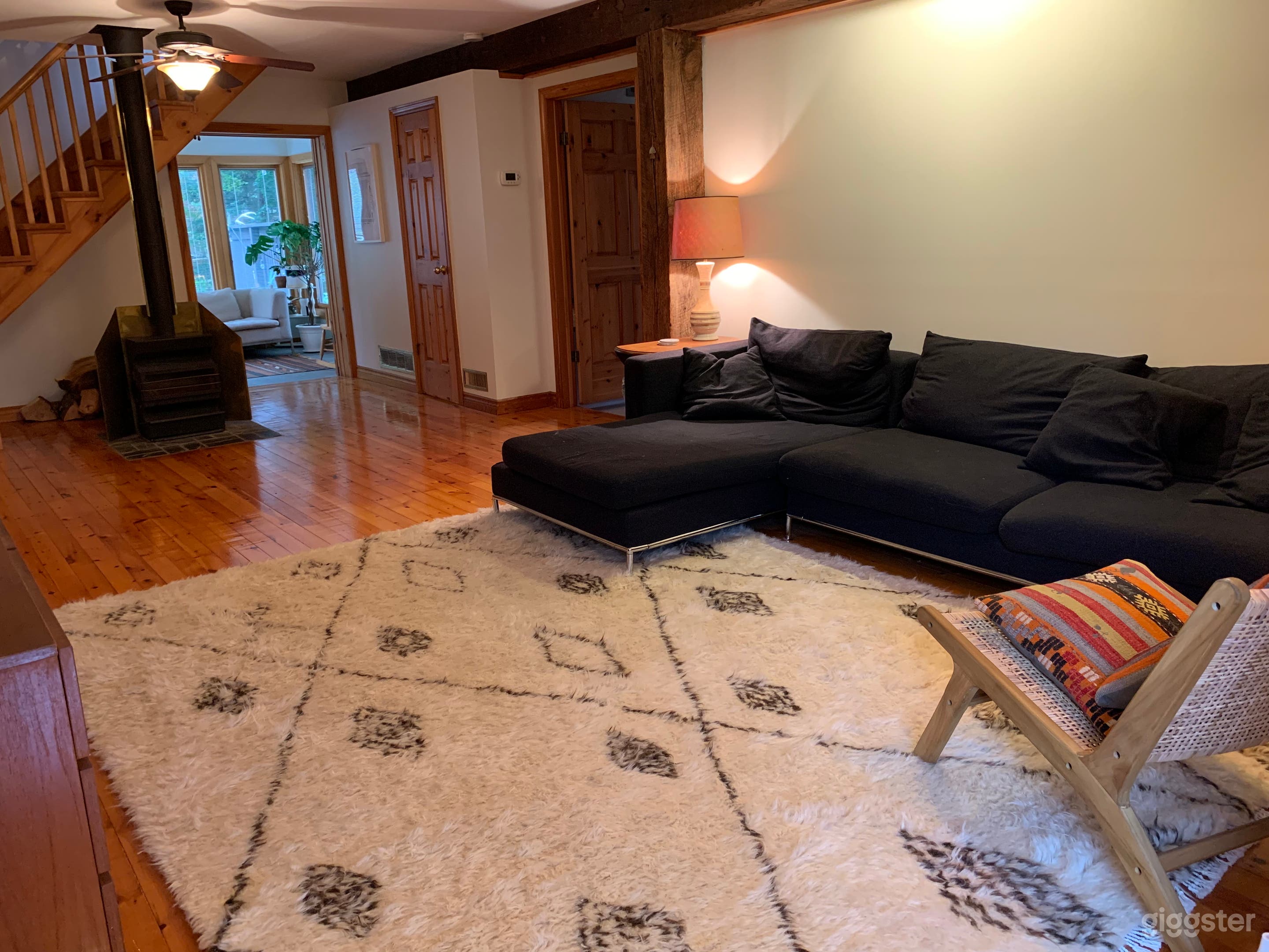 Bright And Spacious Rustic Modern Home  Photo 3