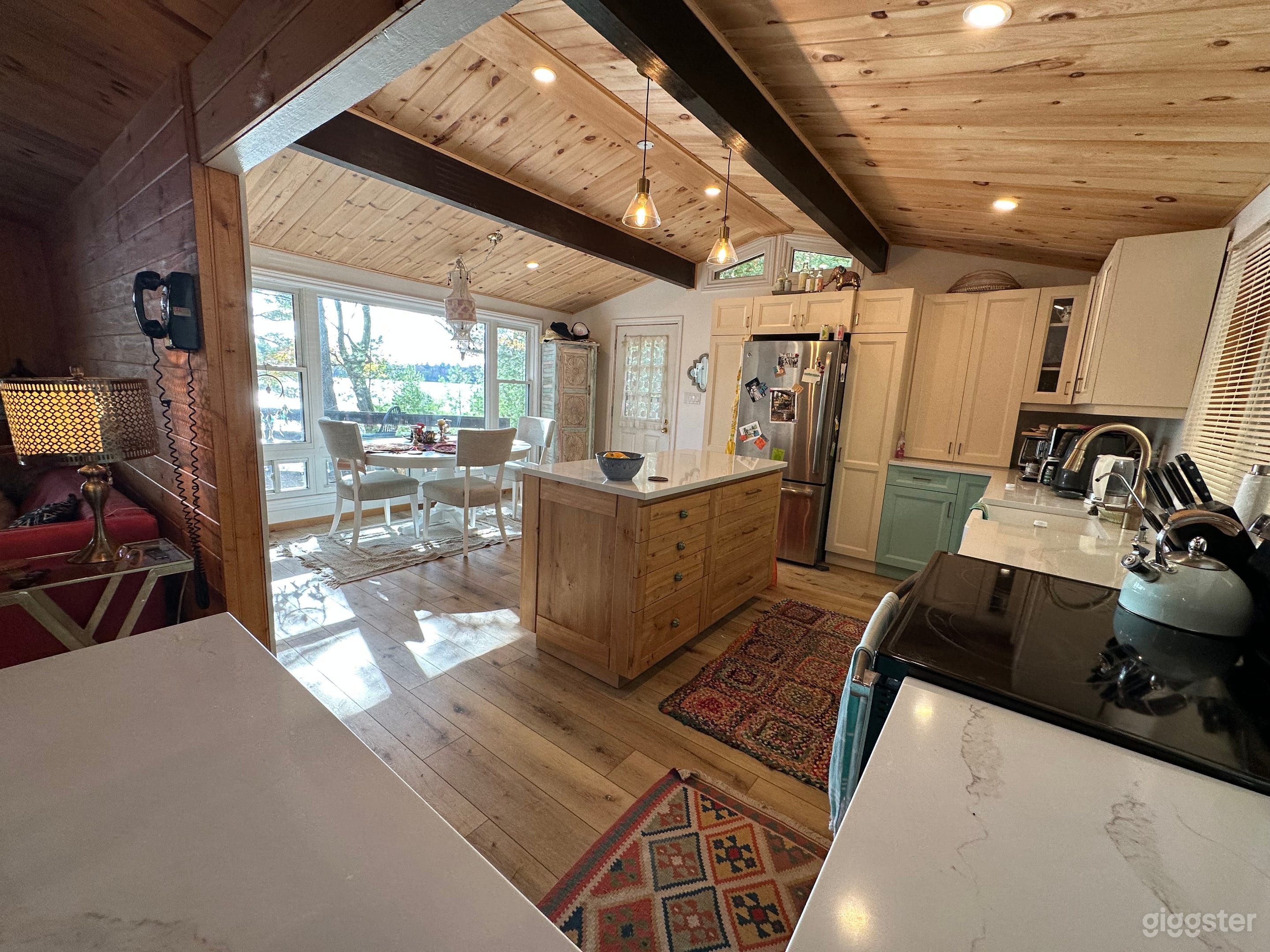 Whimsical lake house cottage w/ hot tub/sauna Photo 1