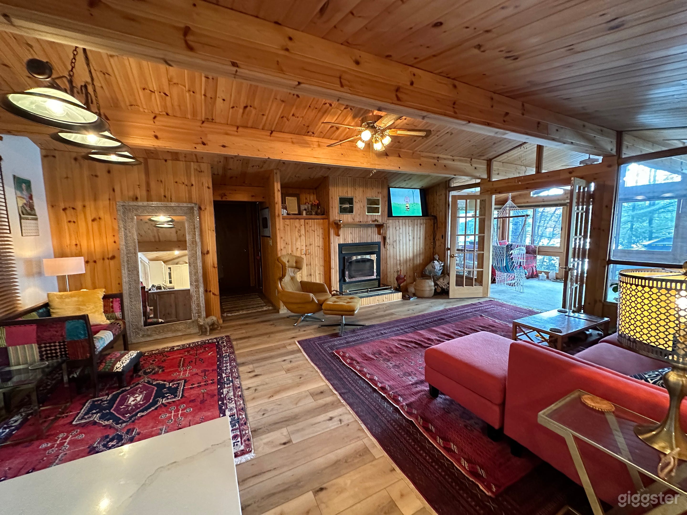 Whimsical lake house cottage w/ hot tub/sauna Photo 3