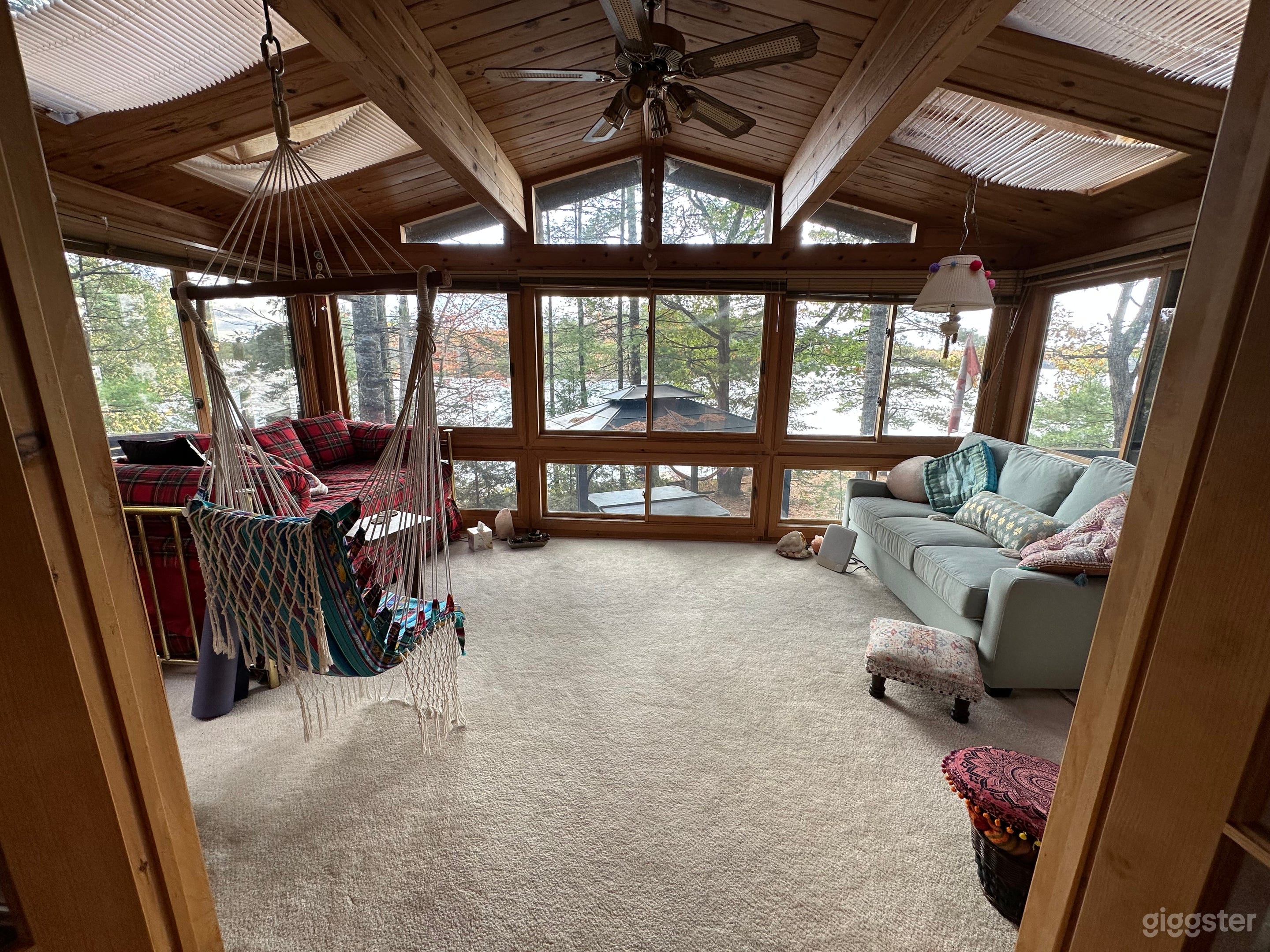 Whimsical lake house cottage w/ hot tub/sauna Photo 4