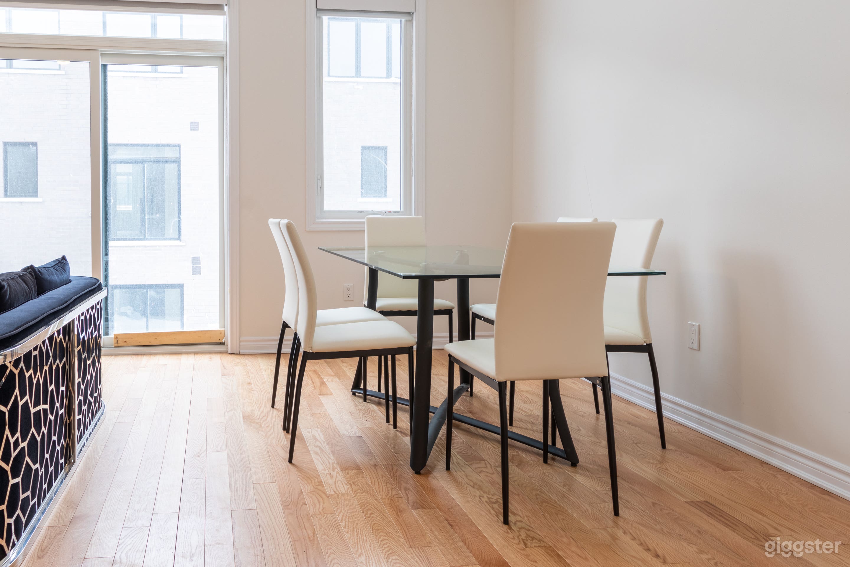 Your Perfect Setting Awaits! 🎥| Prime Location Photo 4