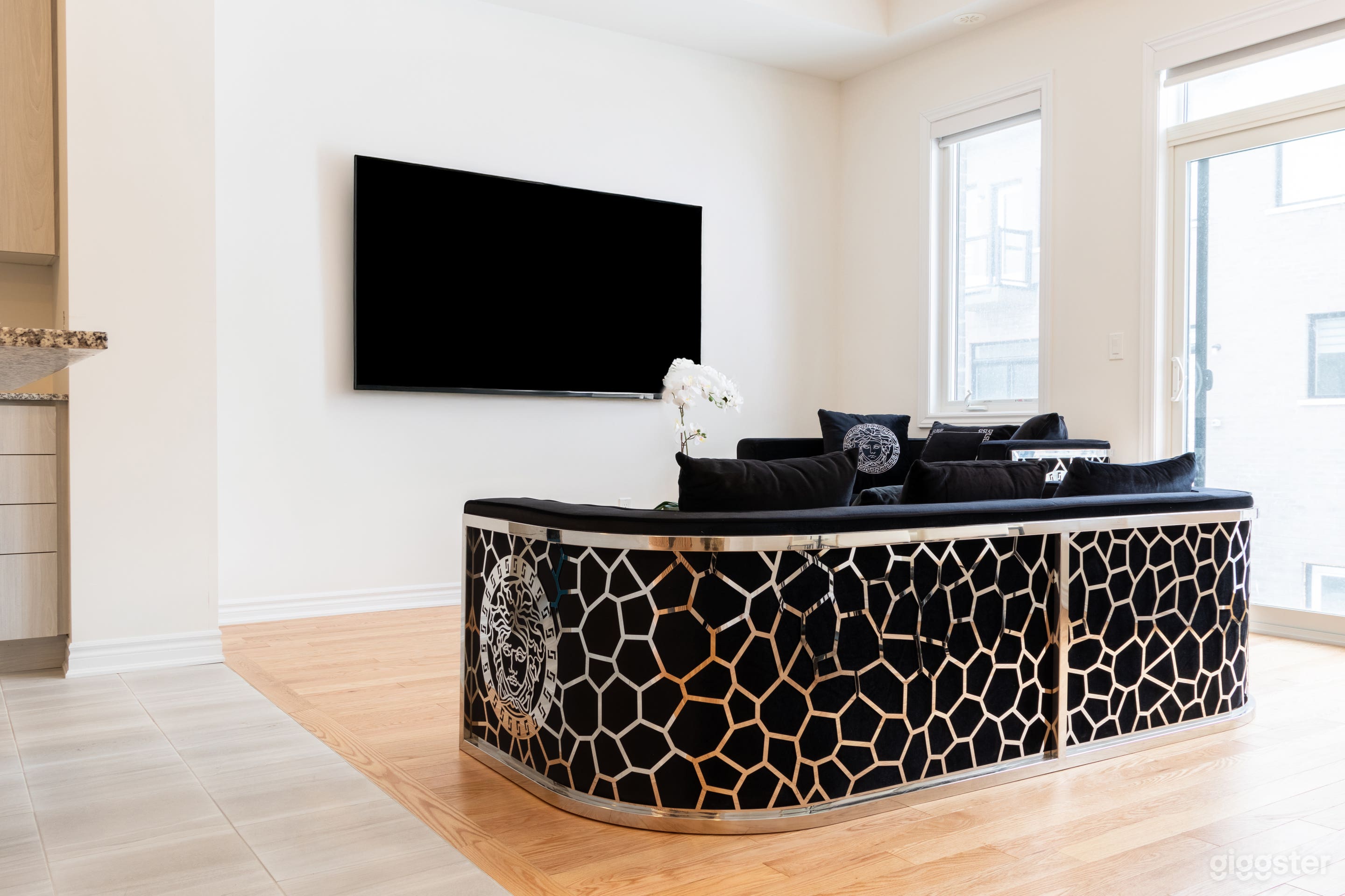 Your Perfect Setting Awaits! 🎥| Prime Location Photo 2