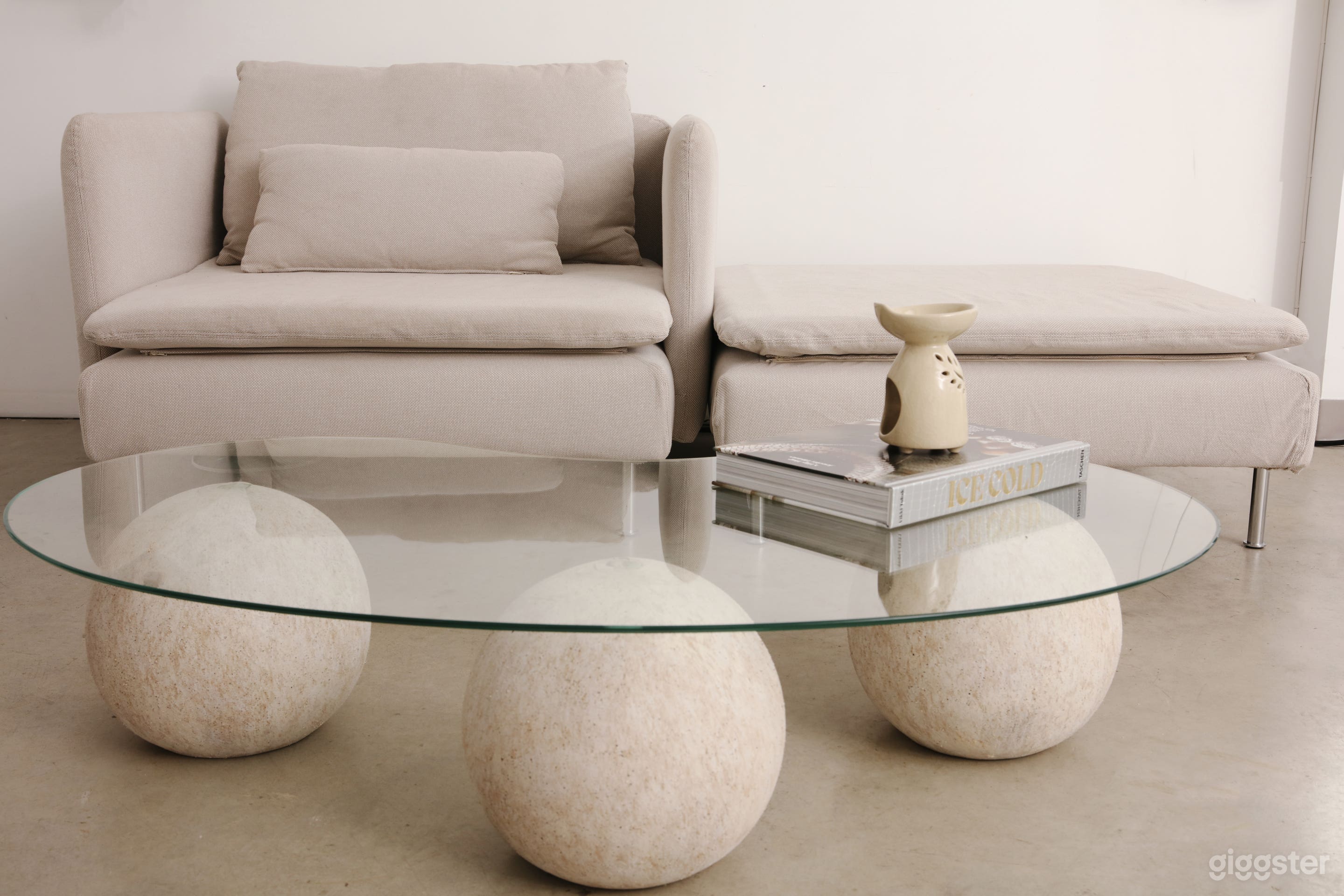 Cozy  Natural Light Studio (EQUIPTMENT INCLUDED) Photo 3