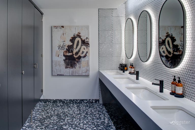  Meridian Meeting Room 