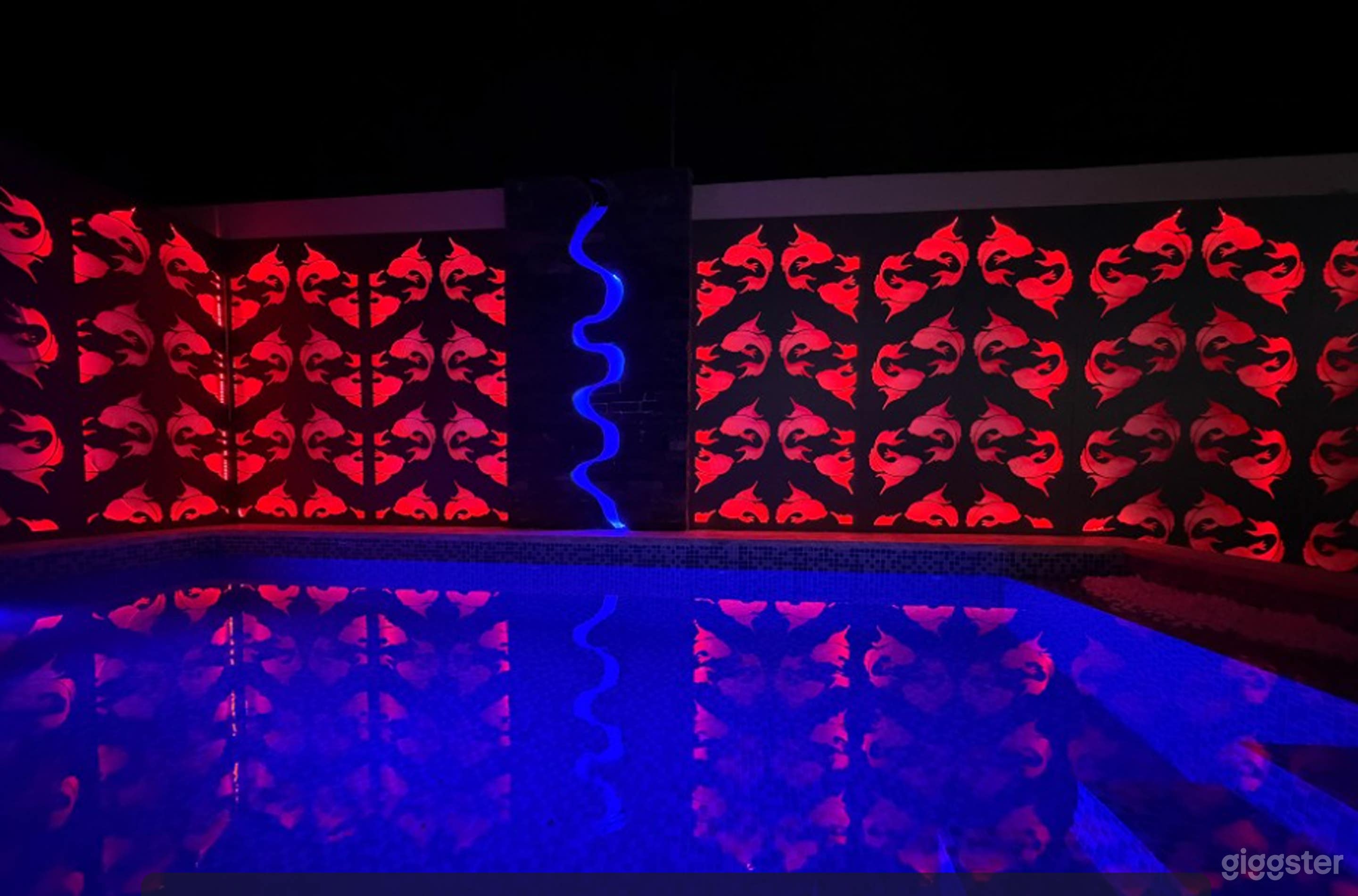 Private Heated Pool Oasis With Covered Parking Photo 4