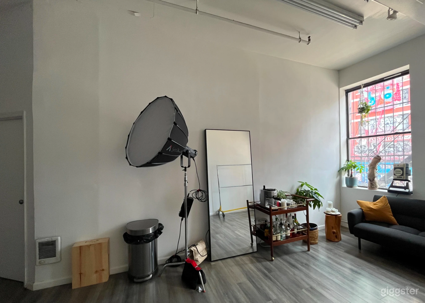 Photography Studio in an Artist's Workshop Photo 4