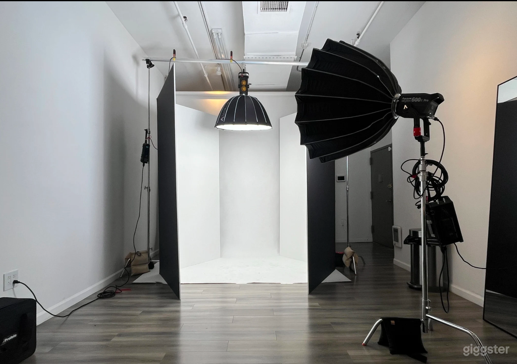 Photography Studio in an Artist's Workshop Photo 2