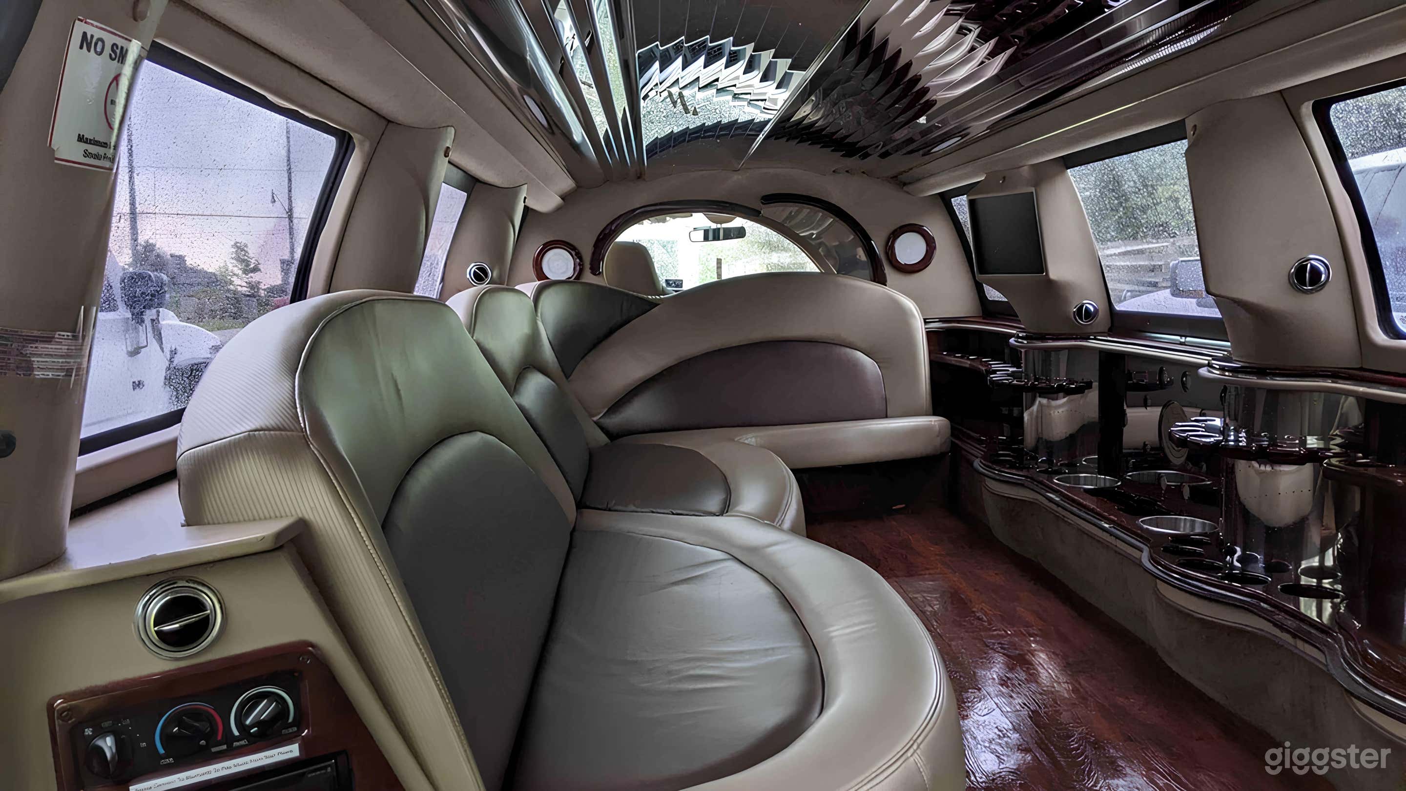 SUV Ford Excursion Stretch Limousine Photo 2