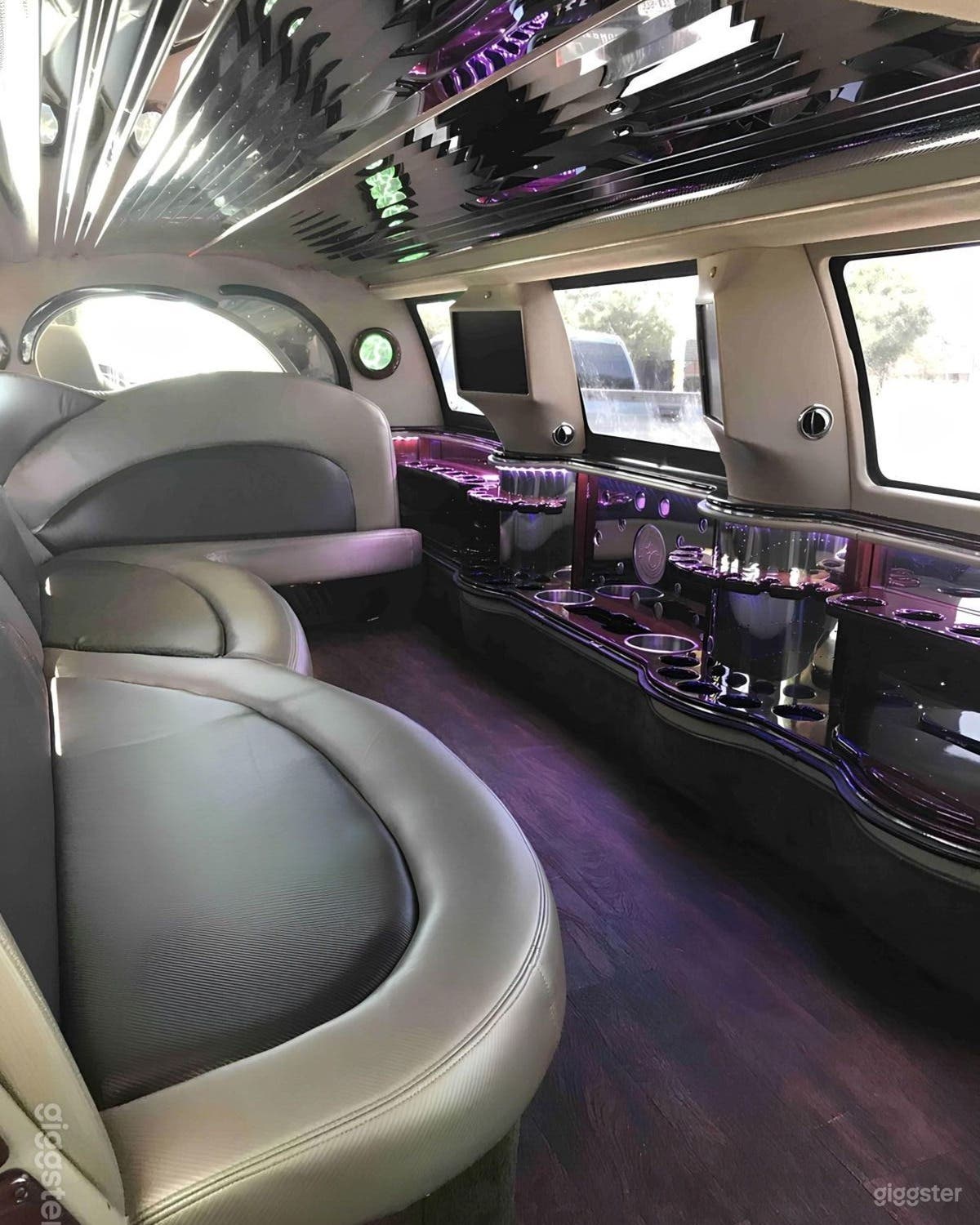 SUV Ford Excursion Stretch Limousine Photo 4