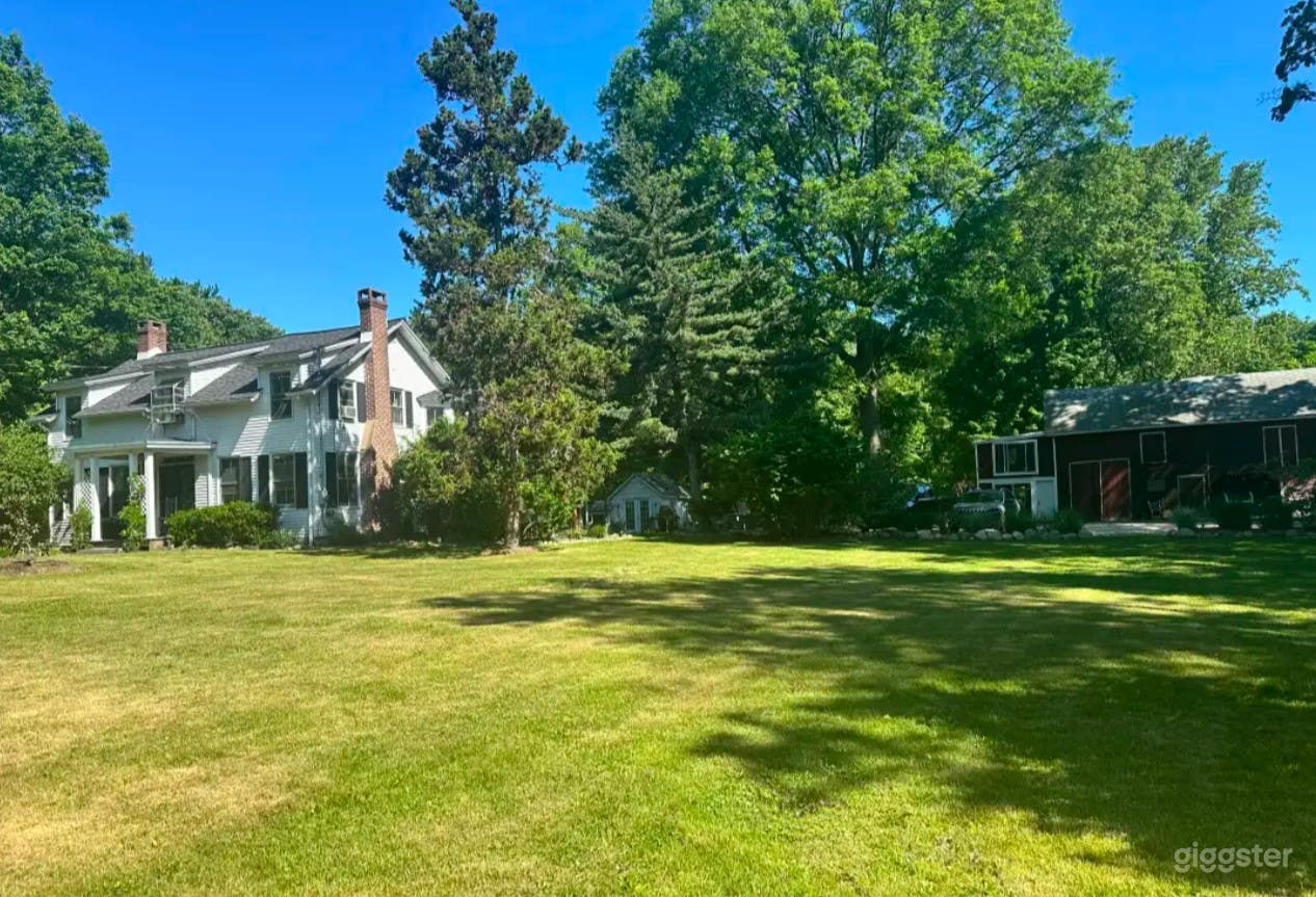Unique Farmhouse & Parklike location Just 16 Miles from NYC Photo 3