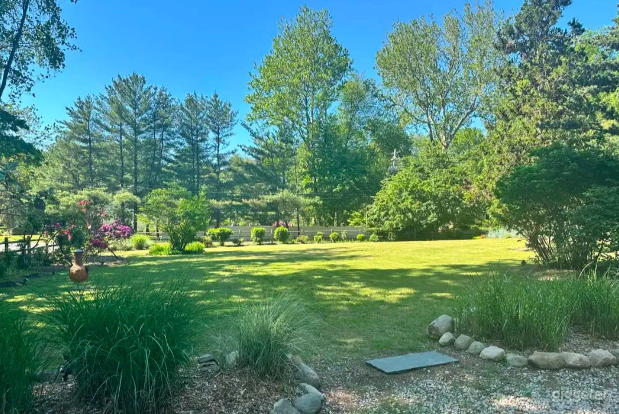 Unique Farmhouse & Parklike location Just 16 Miles from NYC Photo 4