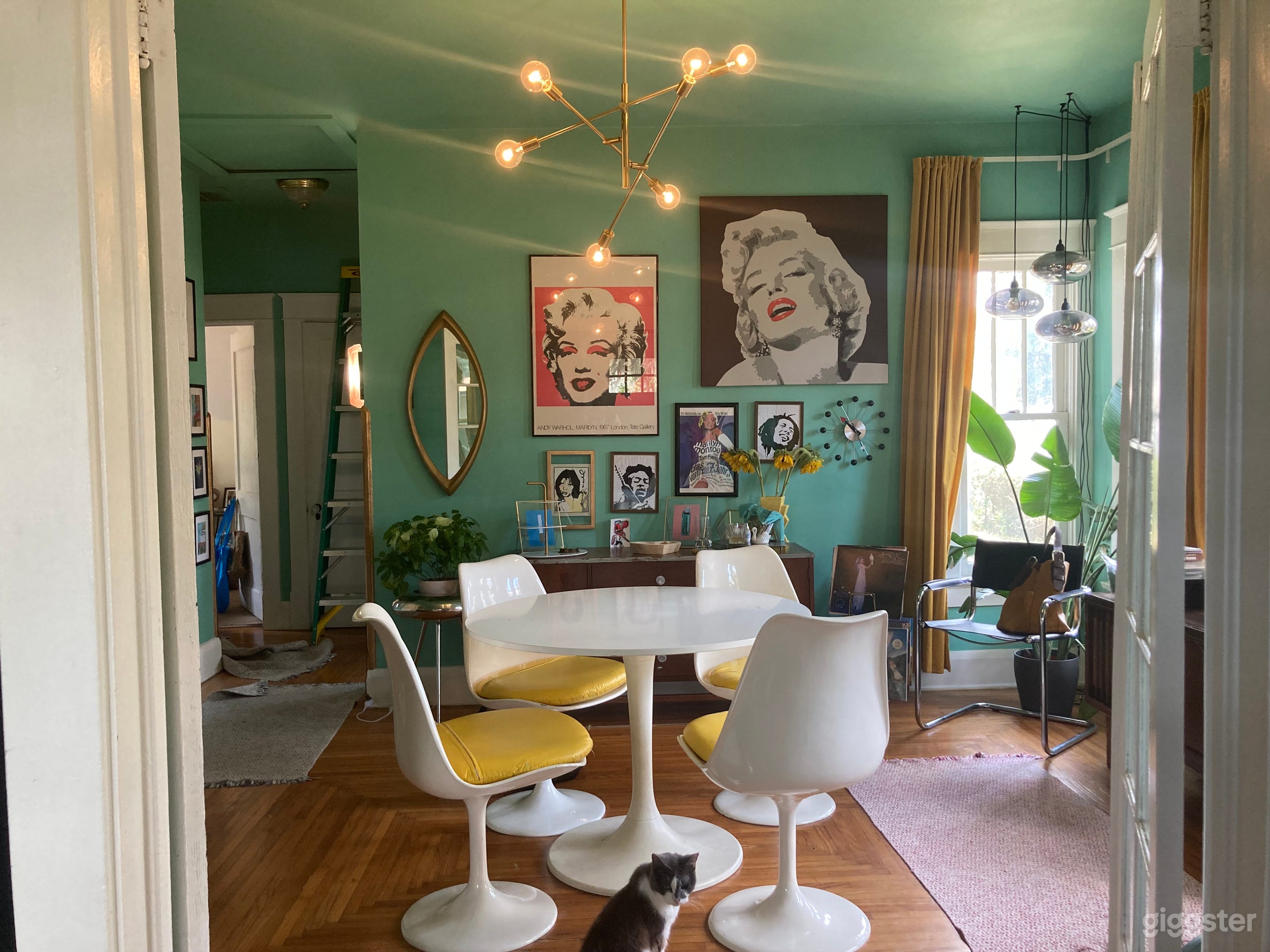 1922 Craftsman House with Retro Interior Photo 1