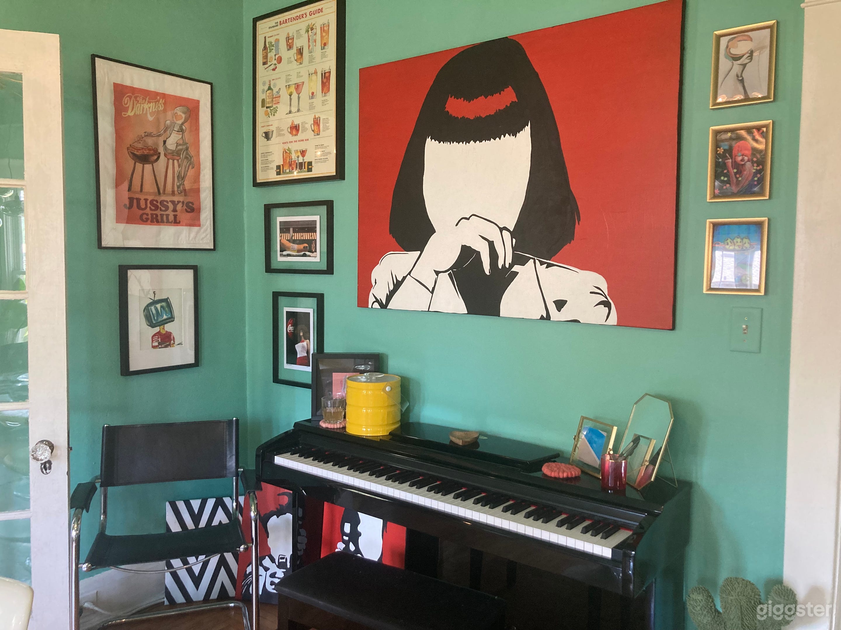 1922 Craftsman House with Retro Interior Photo 2