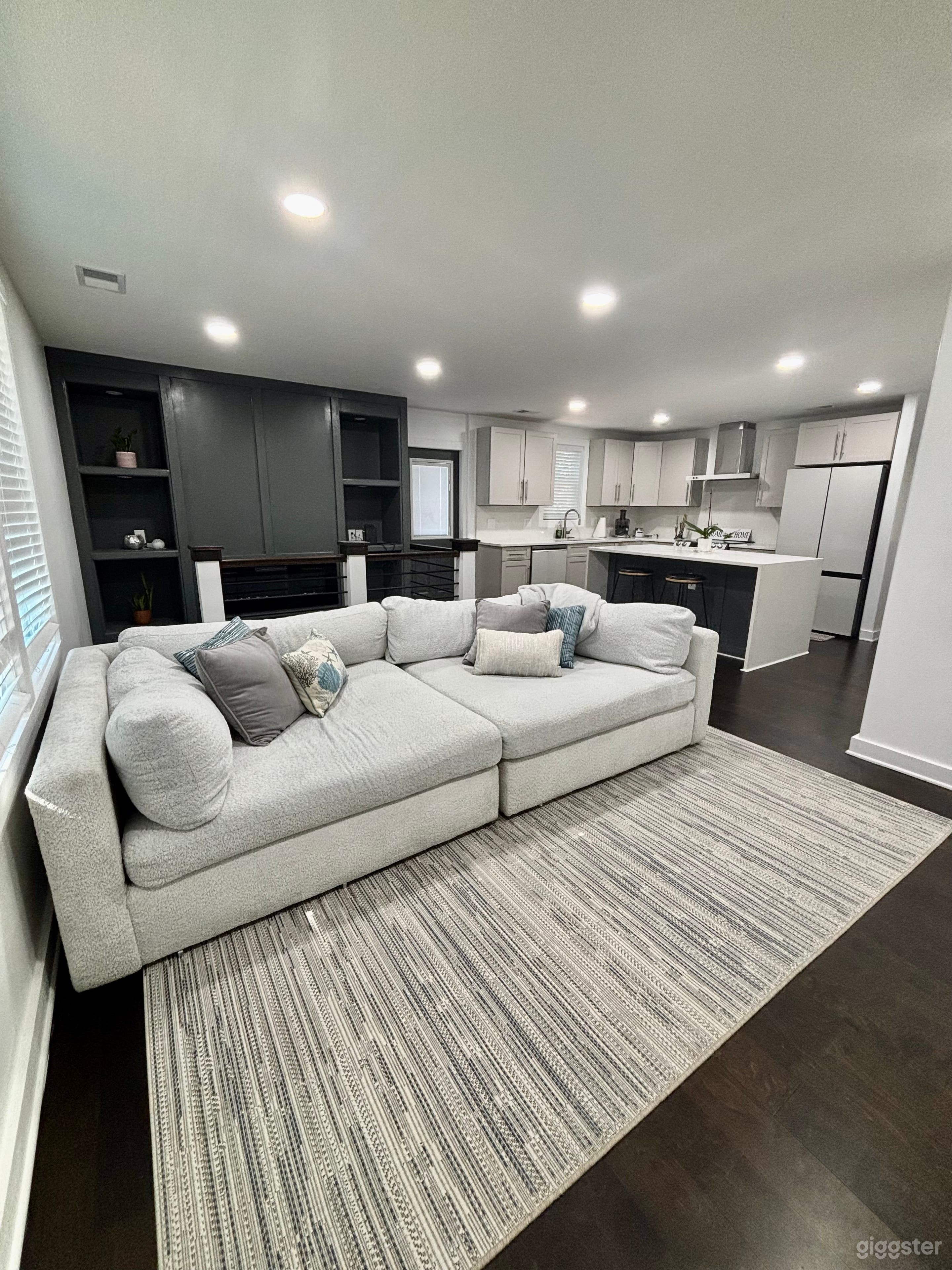 Stylish Home for Parties and Workshops Photo 1