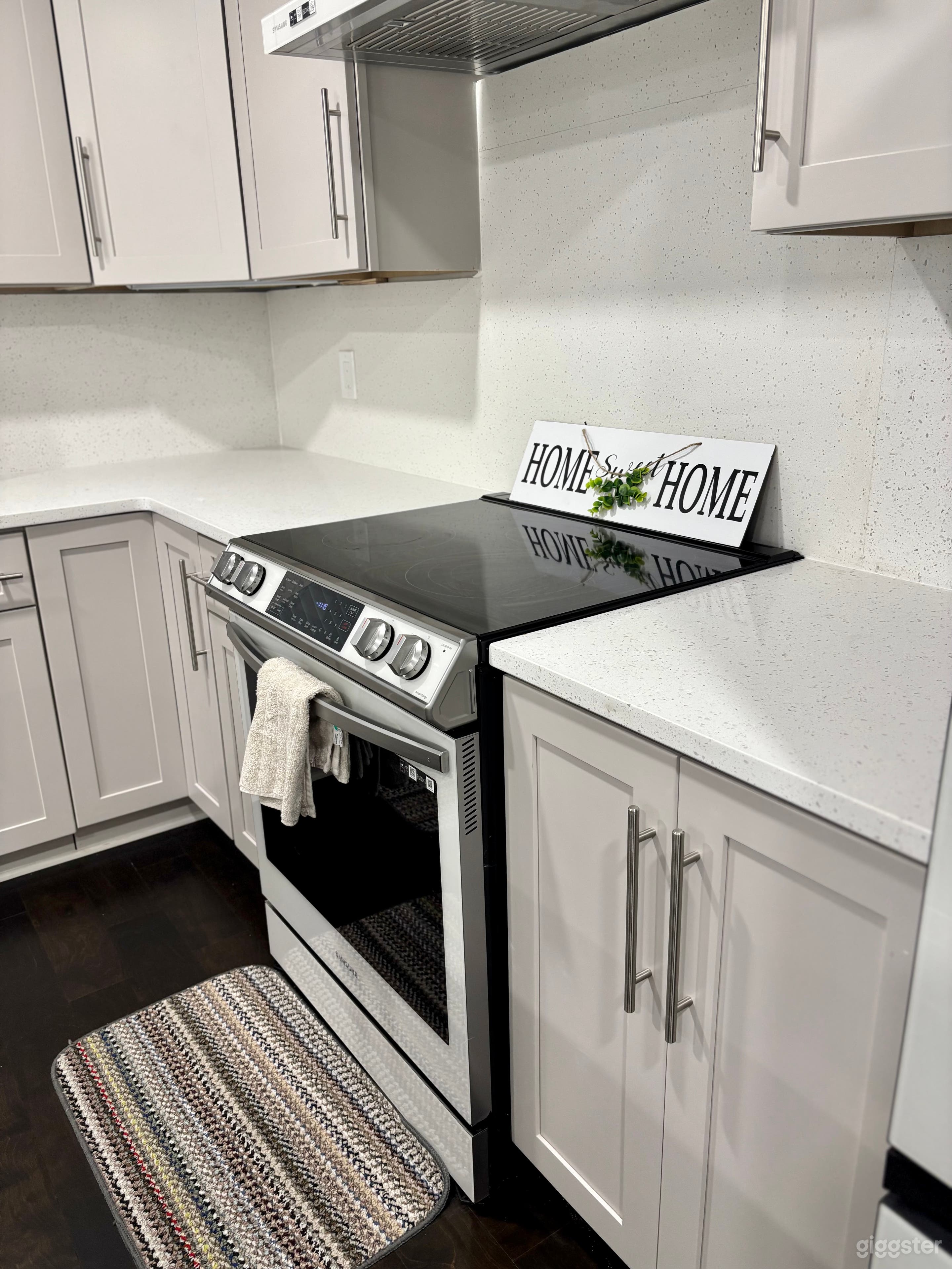 Stylish Home for Parties and Workshops Photo 4