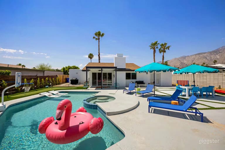  Stylish Open-Concept Backyard Pool 