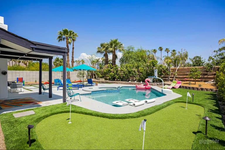  Stylish Open-Concept Backyard Pool 