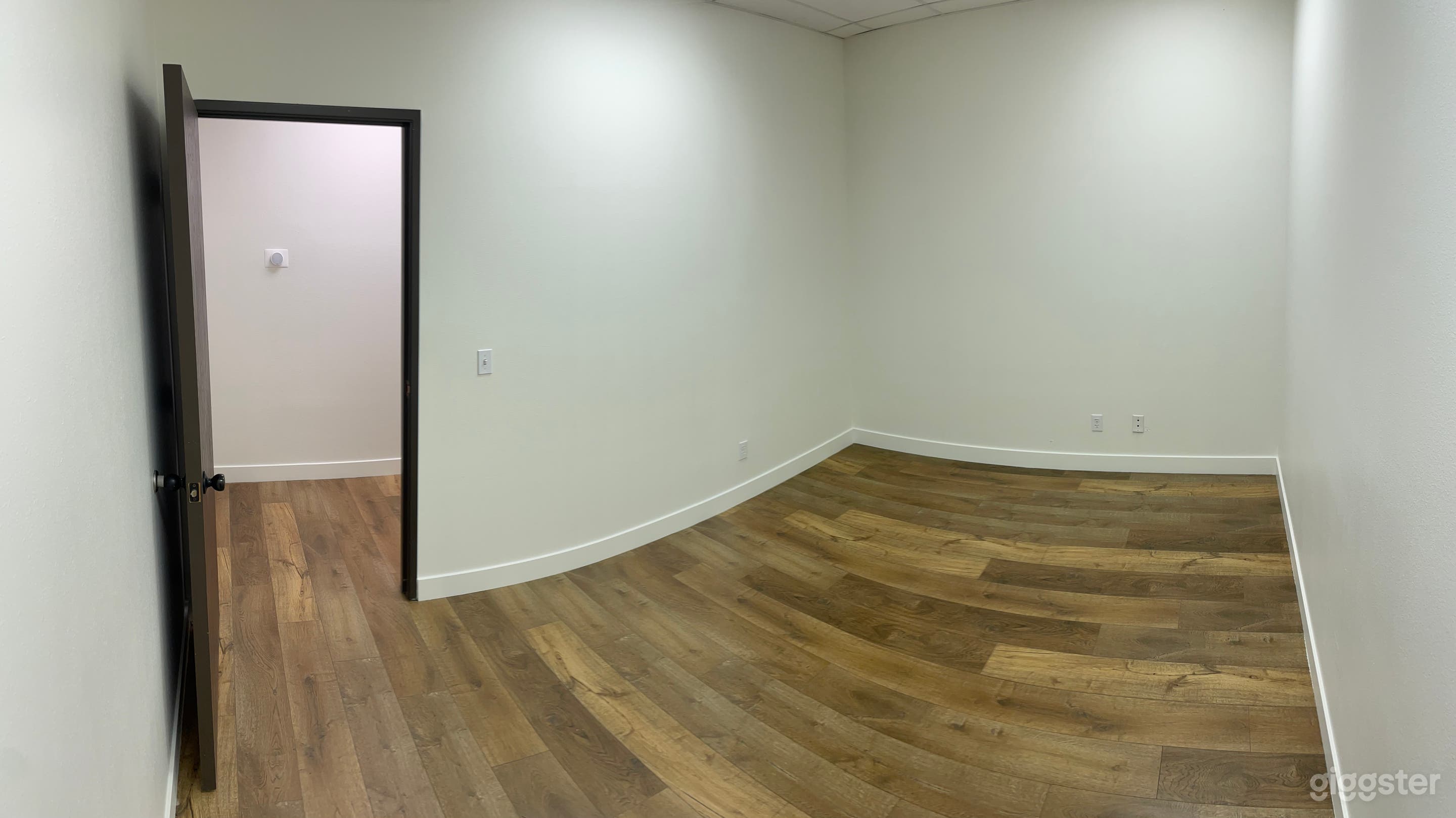 Private Flex Studio Vegas Close to Airport/Strip Photo 3