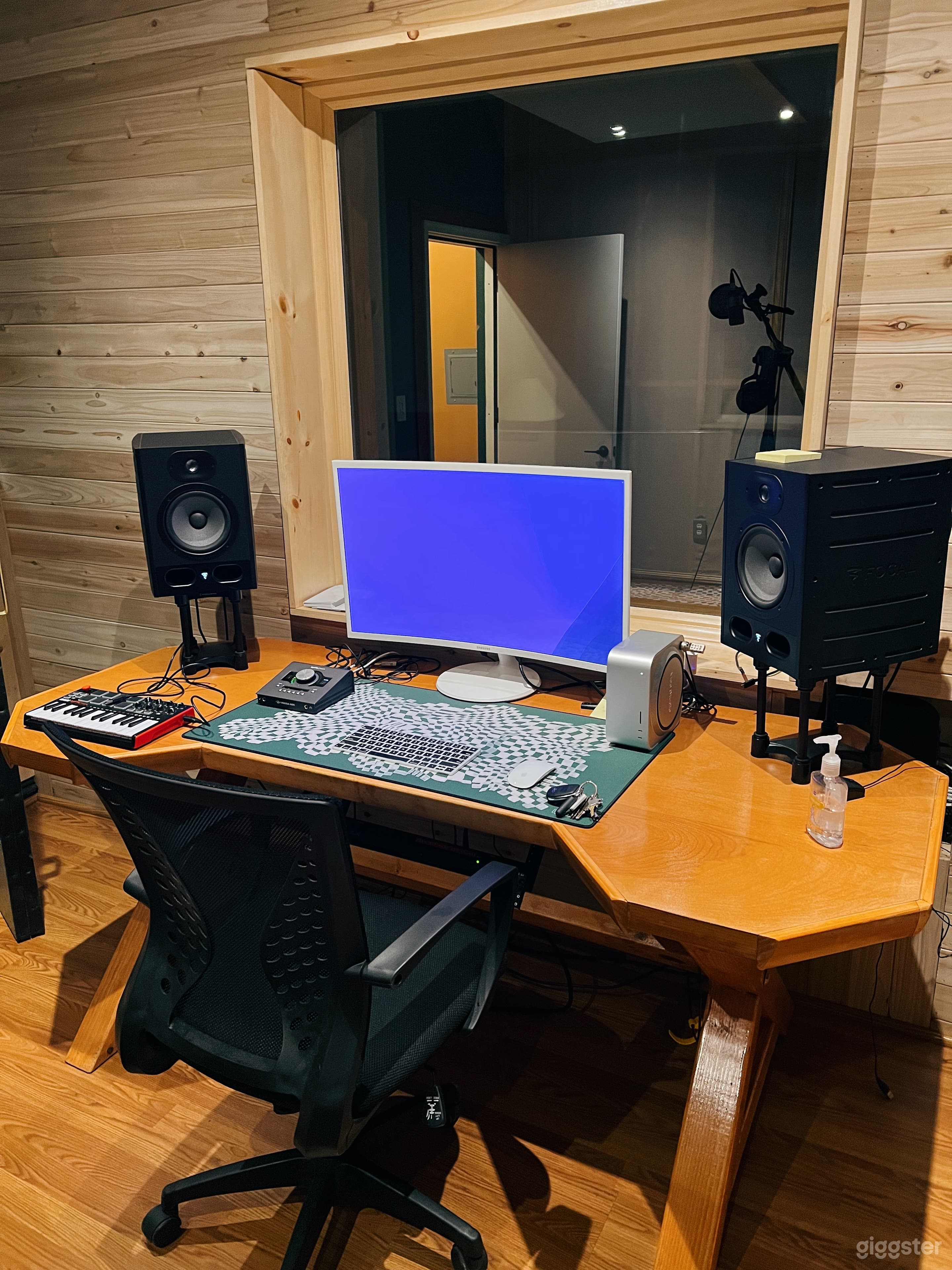 Beautiful Recording Studio in Downtown Richmond Photo 3