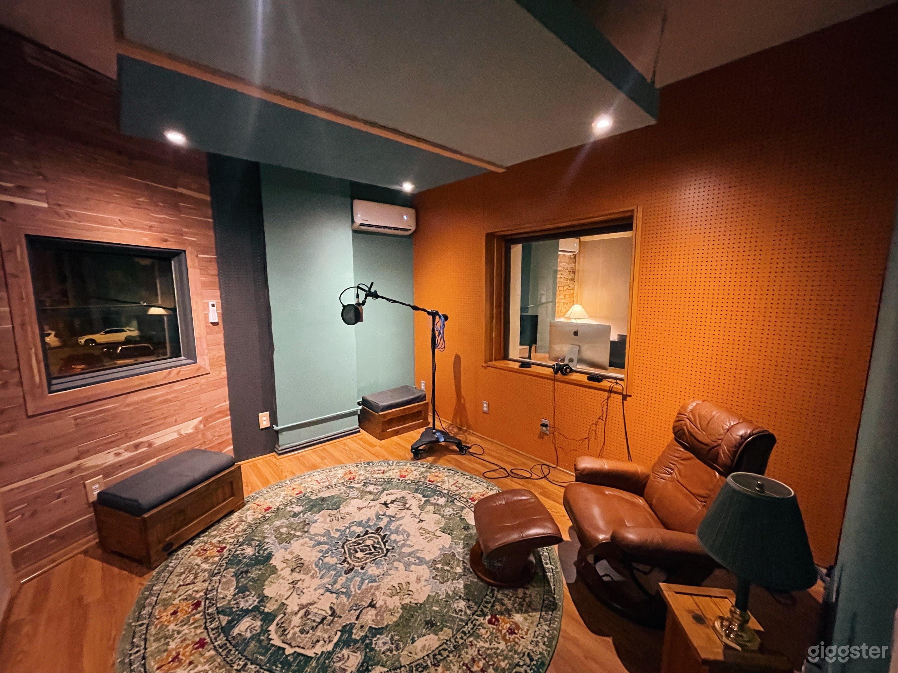 Beautiful Recording Studio in Downtown Richmond Photo 4