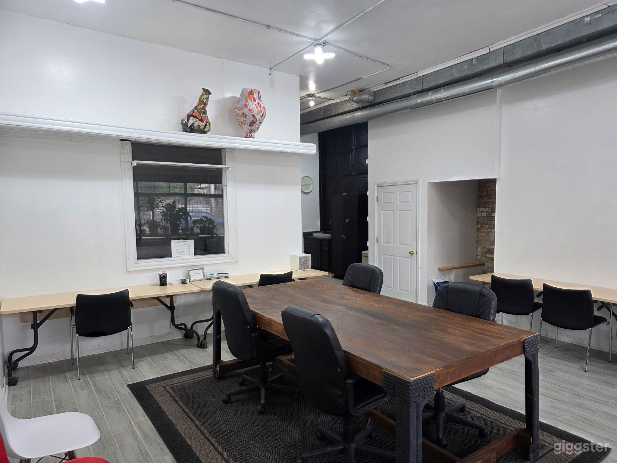 Flexible Venue with Industrial Backdrop Photo 3