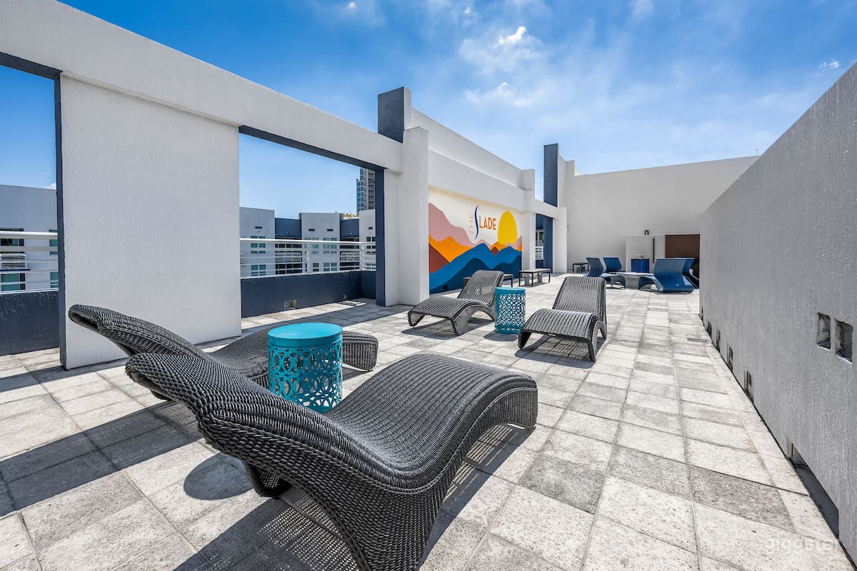 Stunning Rooftop Patio in Tampa Photo 2