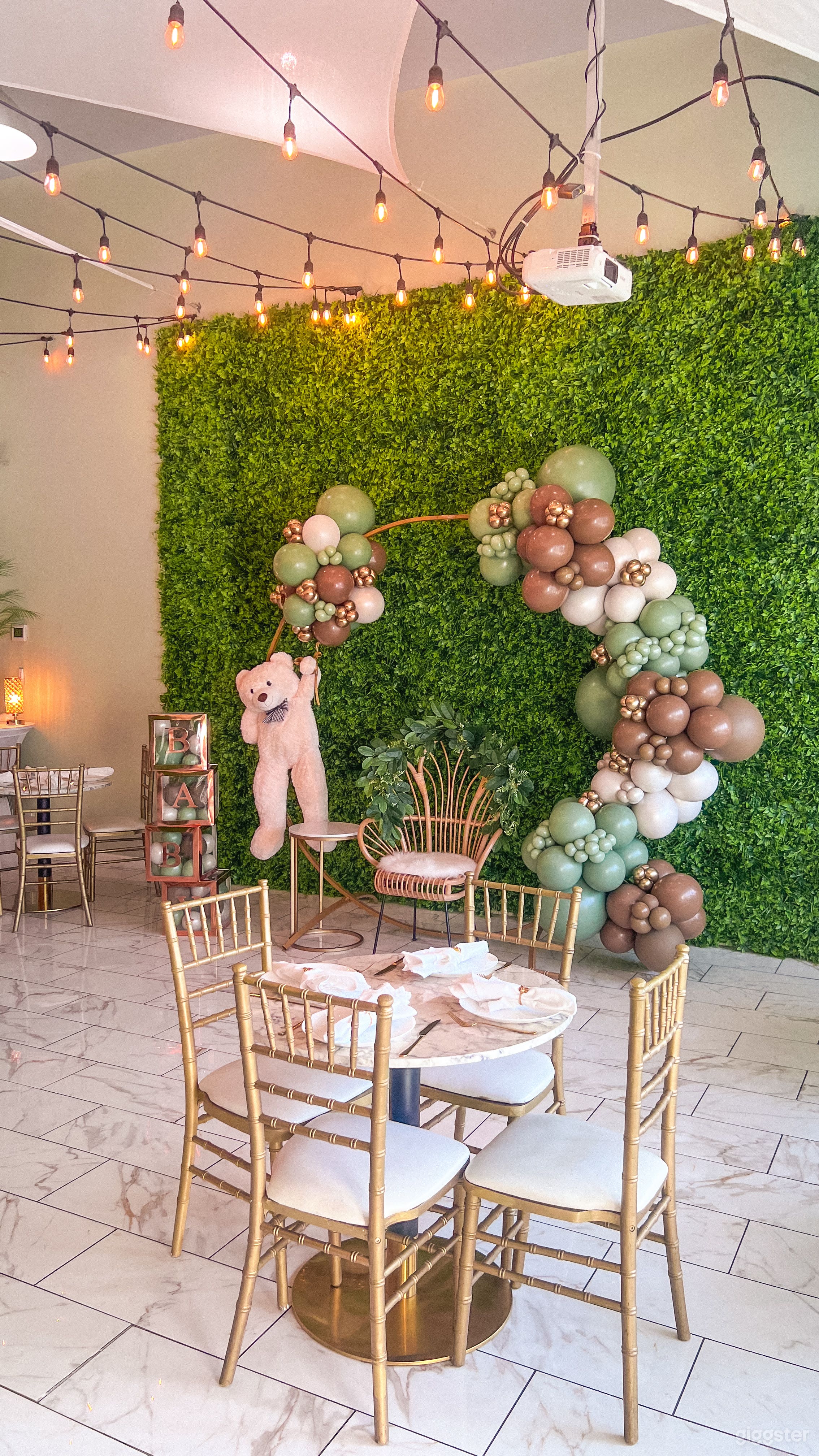 Beautiful Chic Indoor / Outdoor Event Venue Photo 3