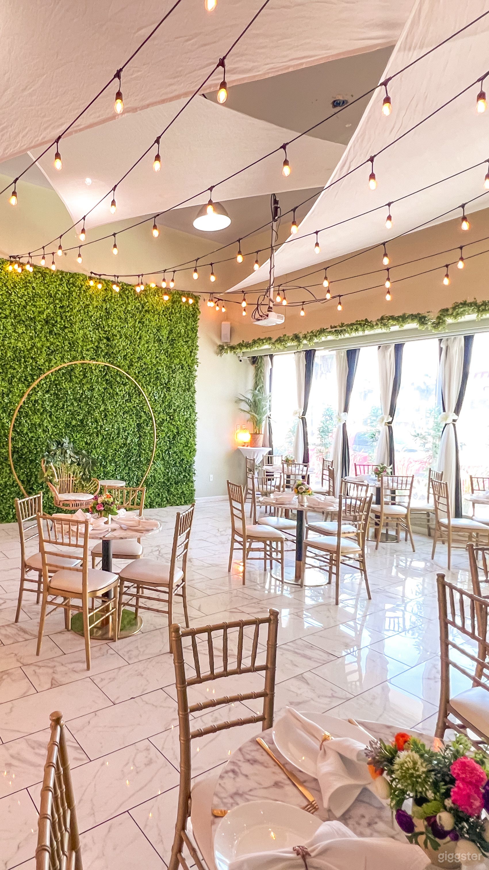 Beautiful Chic Indoor / Outdoor Event Venue Photo 2