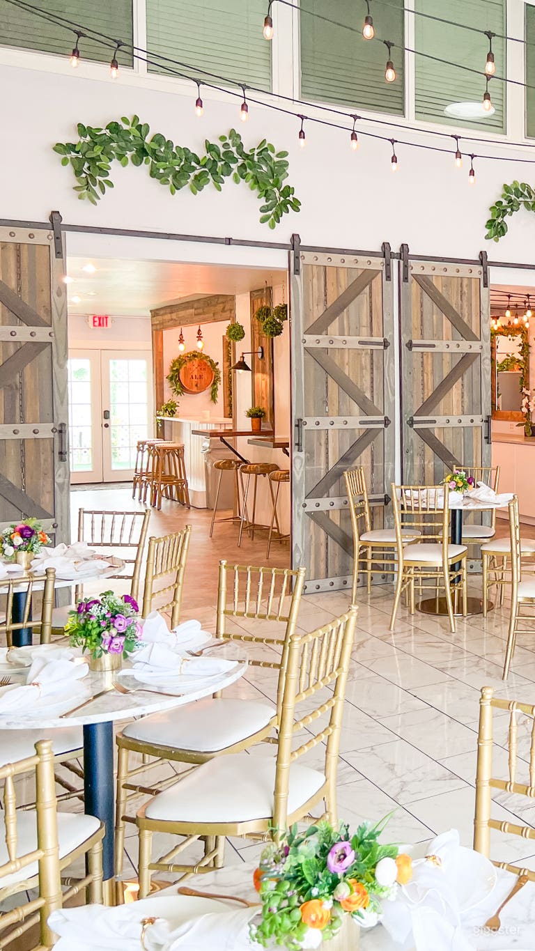  Beautiful Chic Indoor / Outdoor Event Venue 