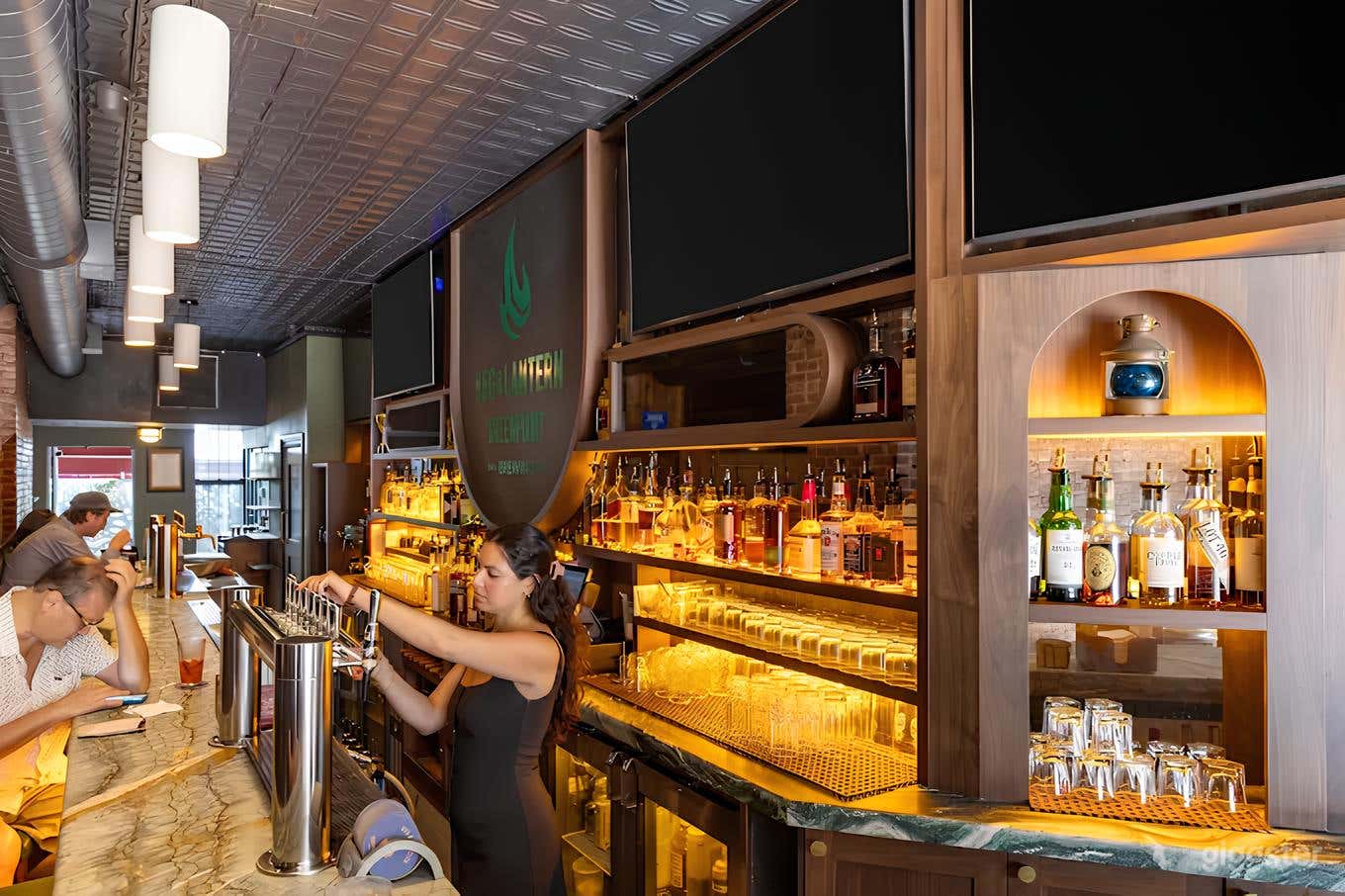 Chic Cozy Brewpub - Greenpoint Photo 2