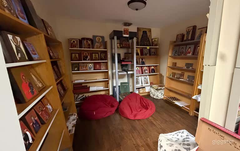  Oldschool Bookstore 