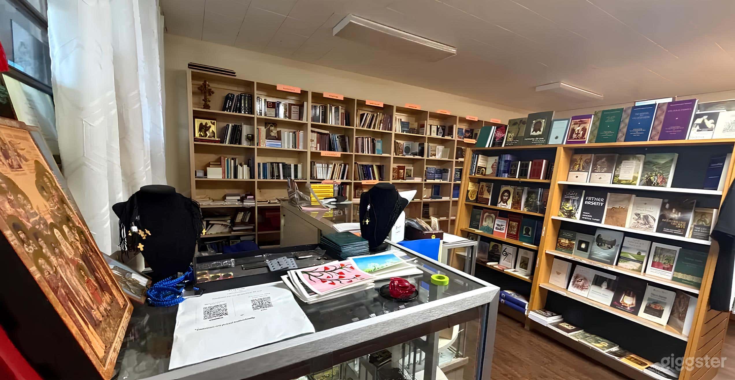 Oldschool Bookstore Photo 2