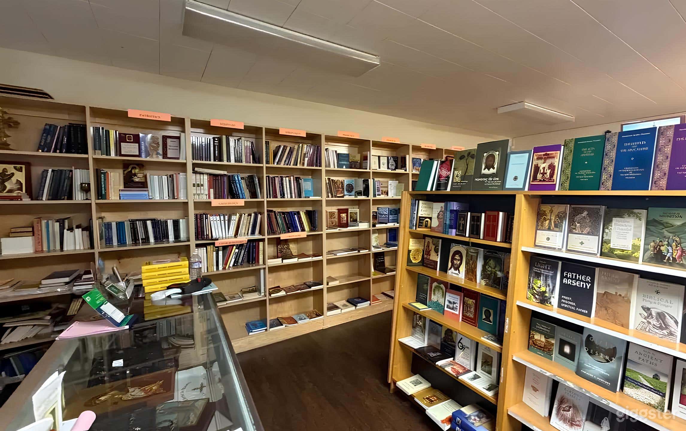 Oldschool Bookstore Photo 4