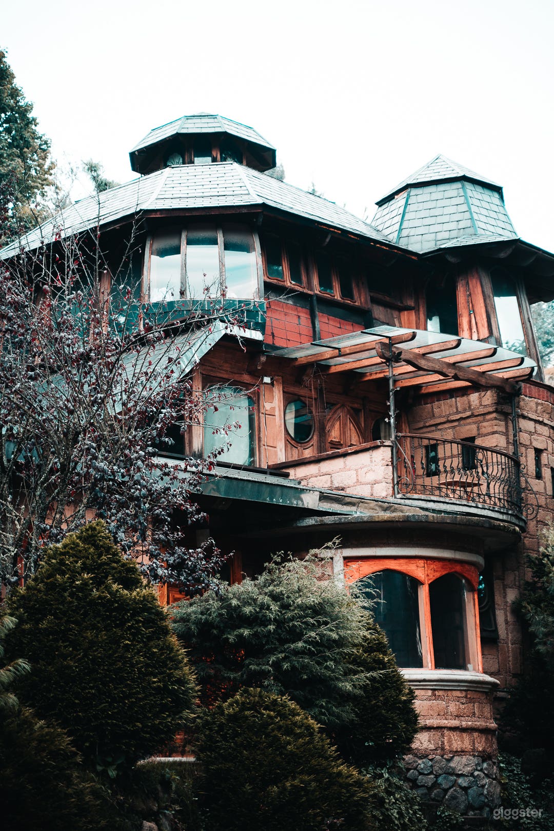 Front shot of the Moon house, this one has 4 rooms for up to 9 people.