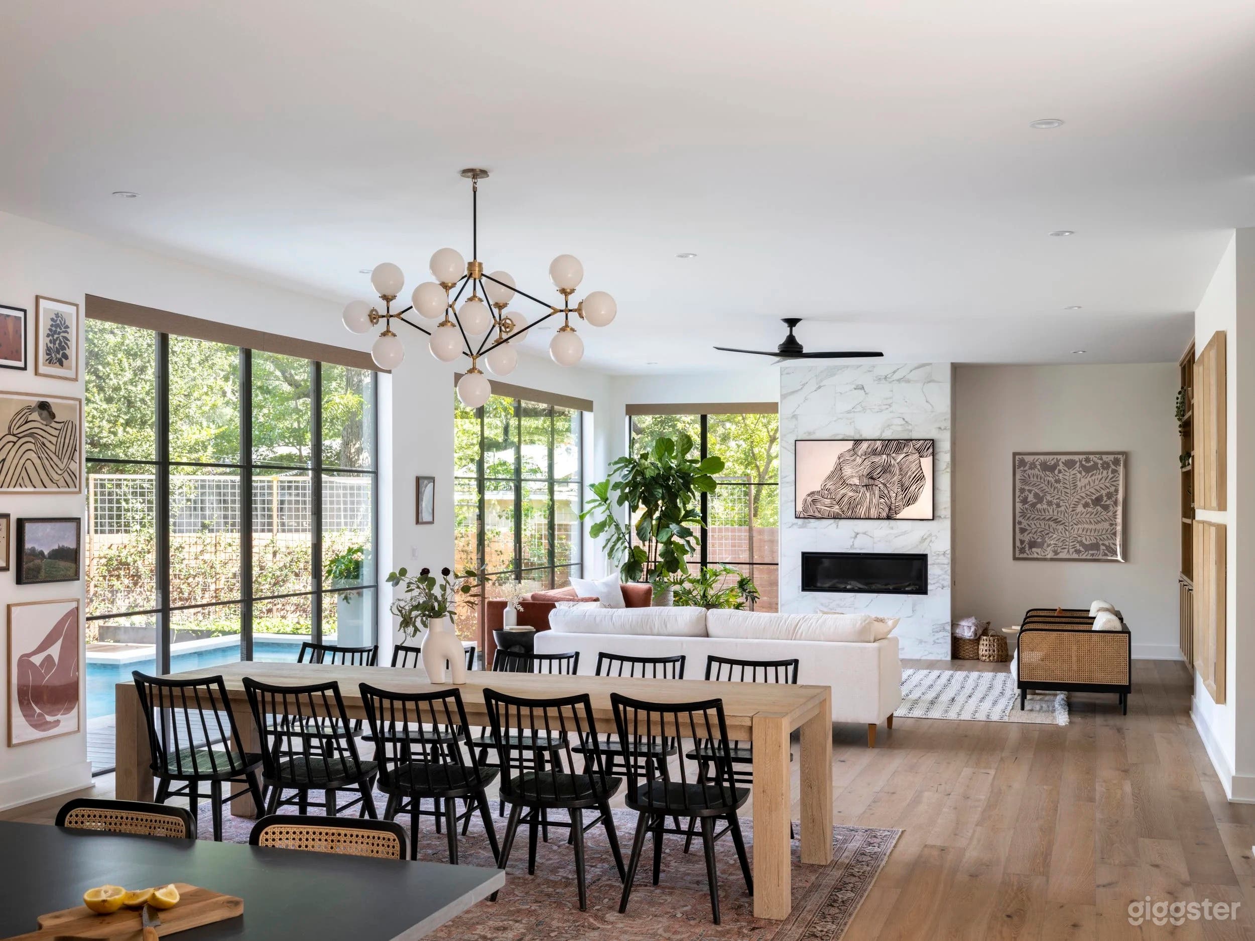 Light &amp; Airy Contemporary Charmer Photo 3