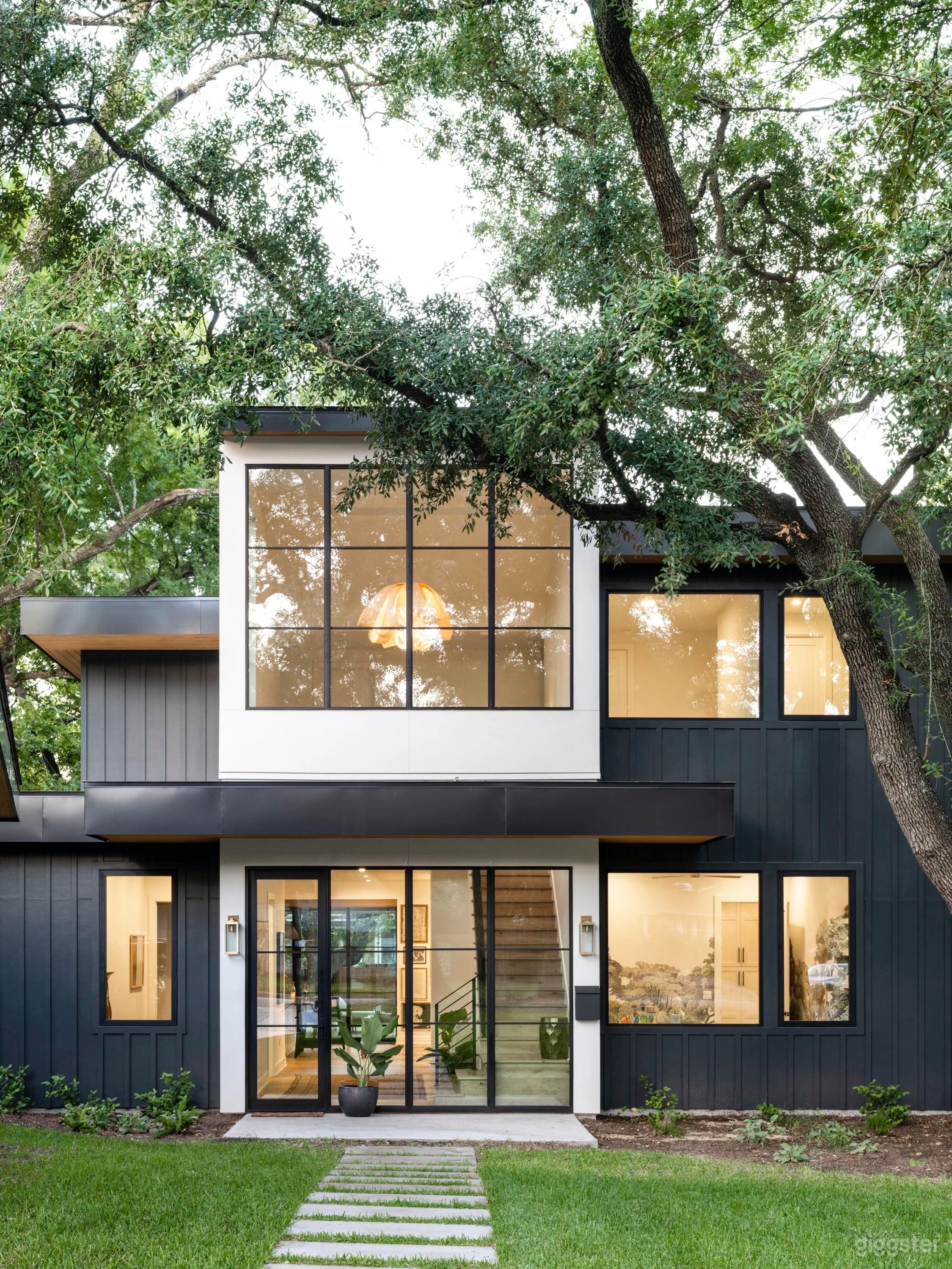 Light &amp; Airy Contemporary Charmer Photo 1