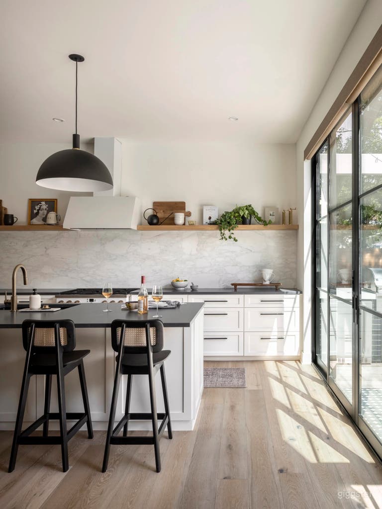  Light & Airy Contemporary Charmer 