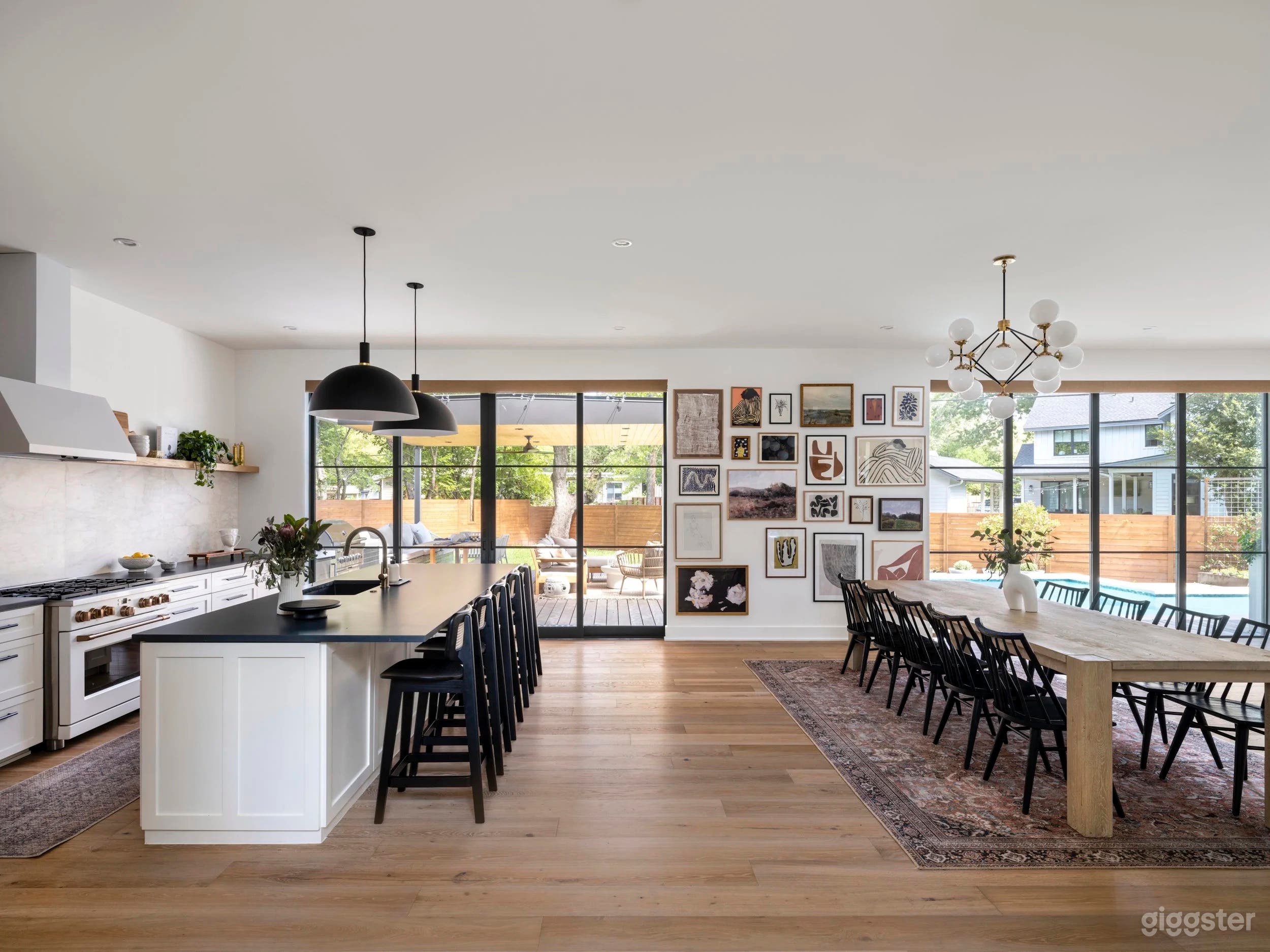 Light &amp; Airy Contemporary Charmer Photo 4