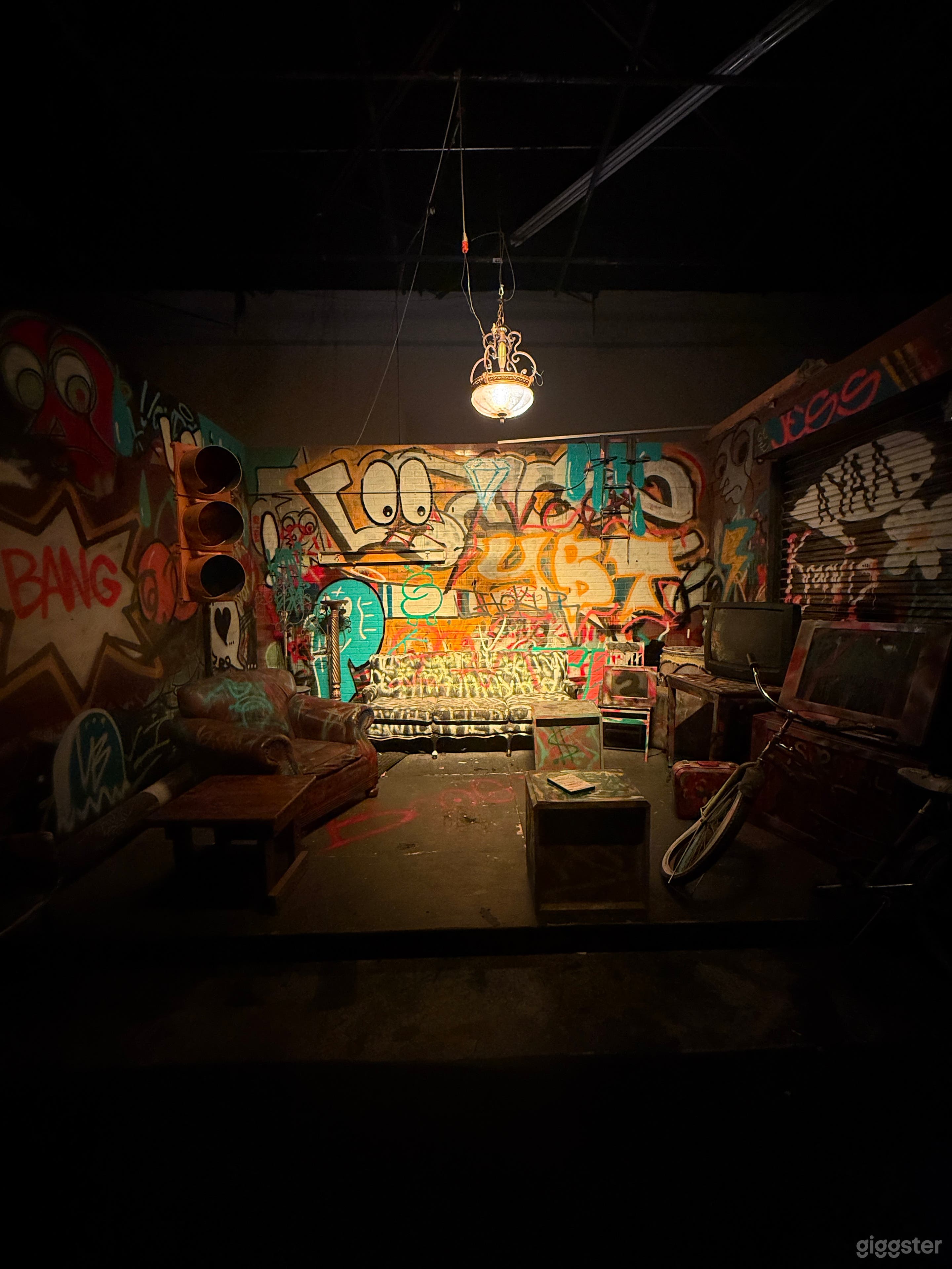Urban Alleyway Set with a soundstage Photo 1
