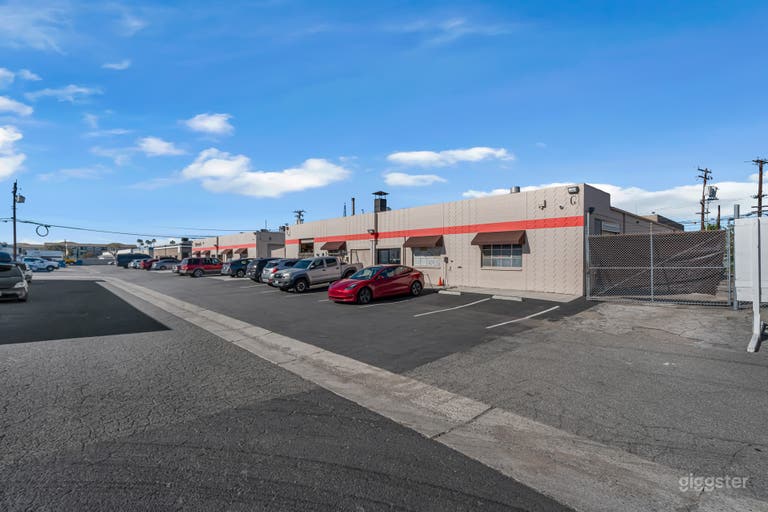  Modern 4,000 Sq Ft Event Warehouse in Anaheim 